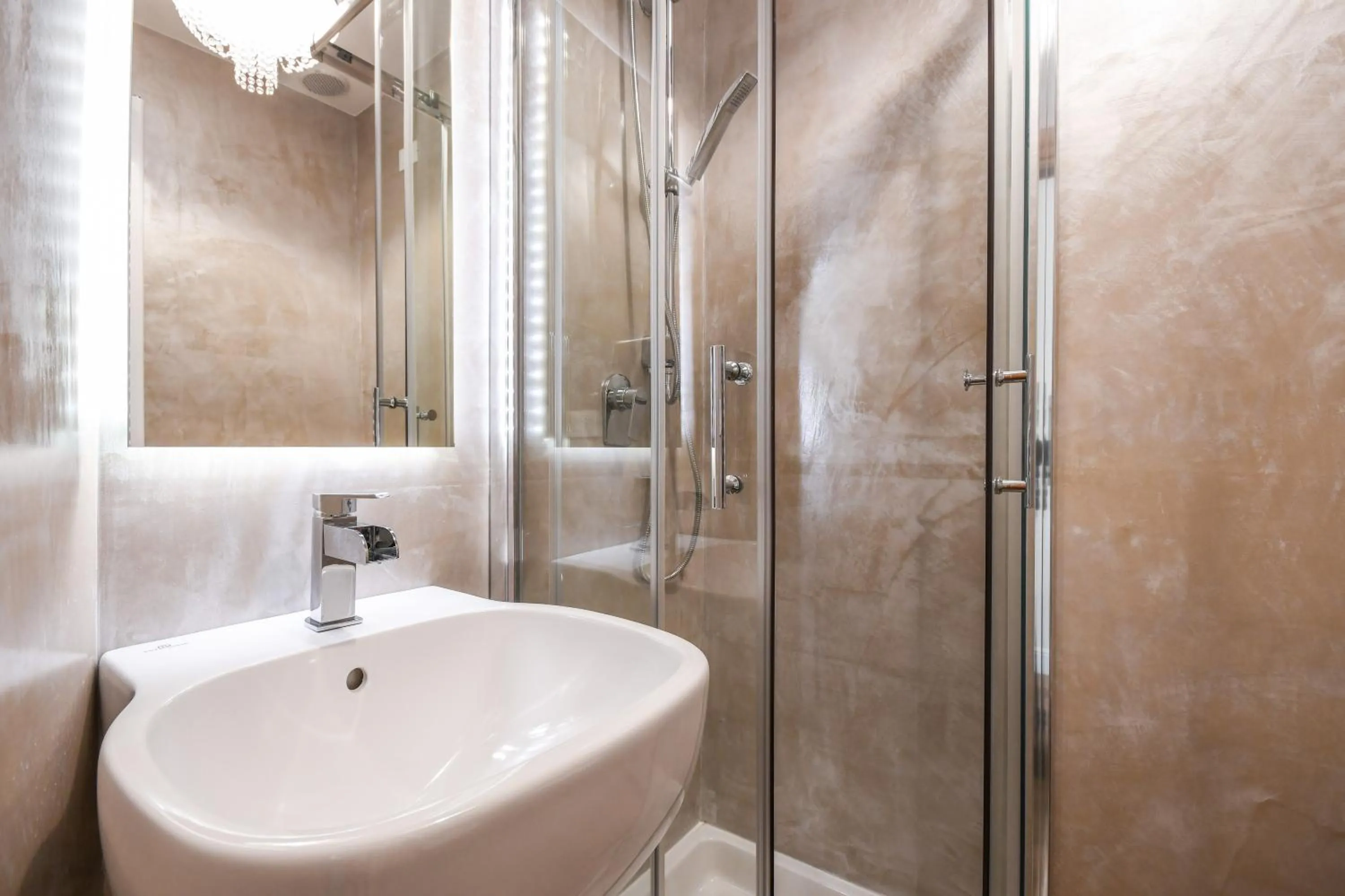 Property building in Luxury Suite Sirmione