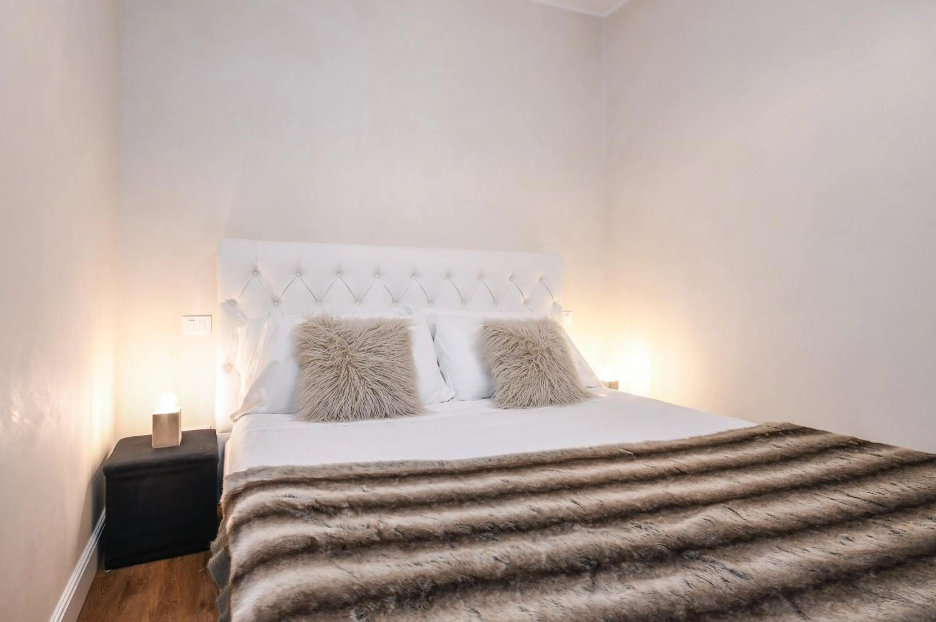 Property building, Bed in Luxury Suite Sirmione