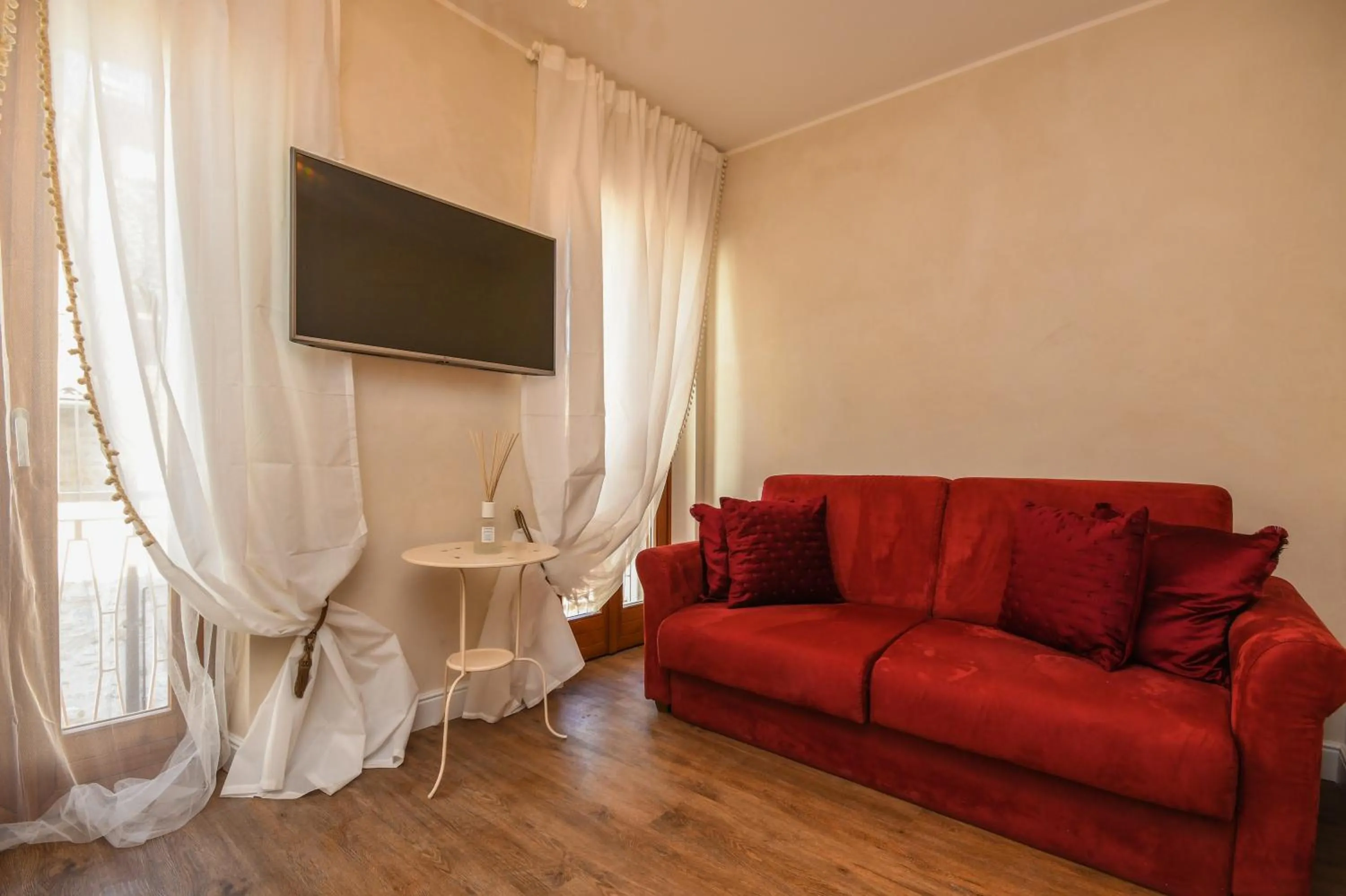 Property building in Luxury Suite Sirmione