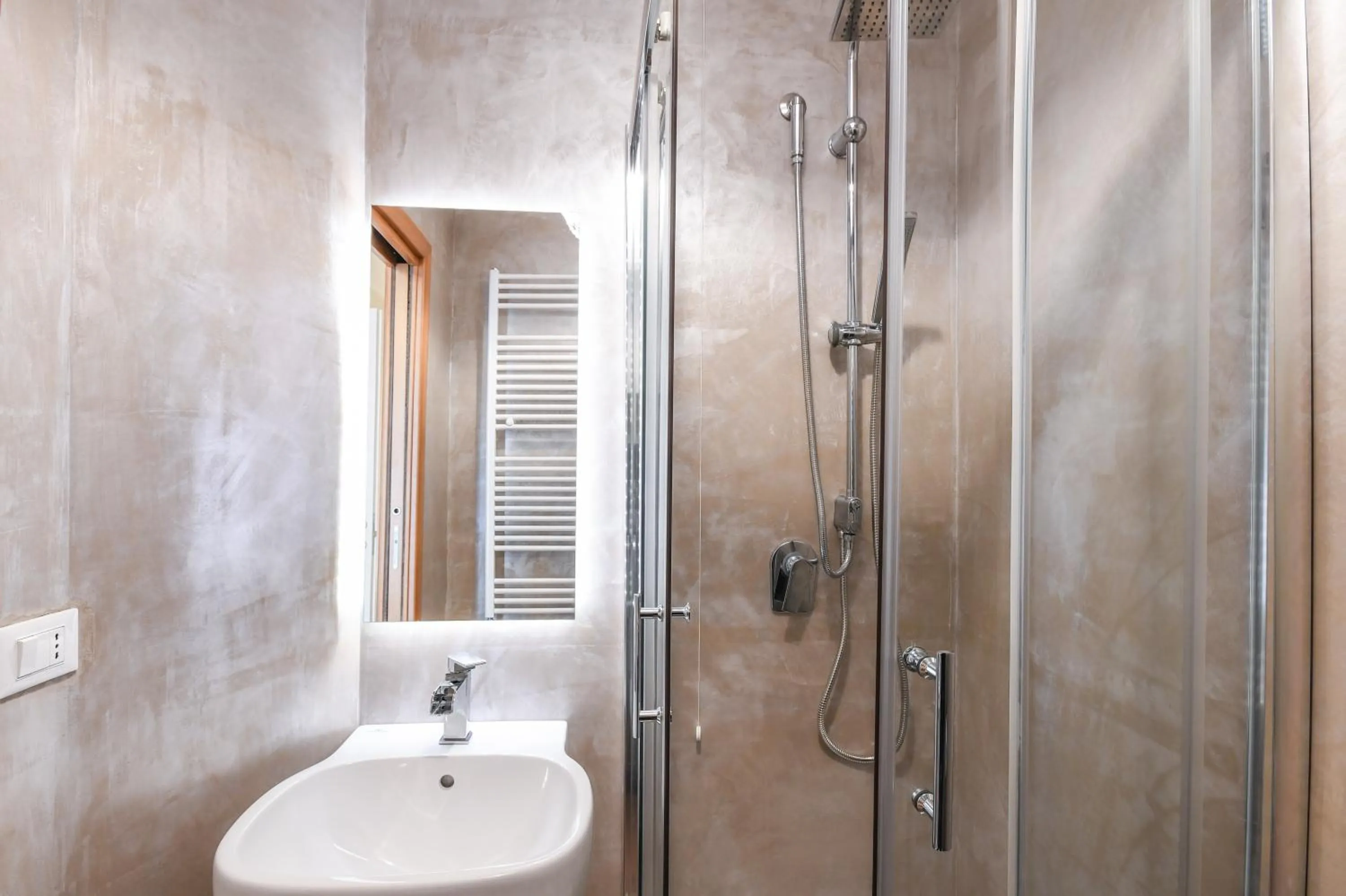 Property building in Luxury Suite Sirmione