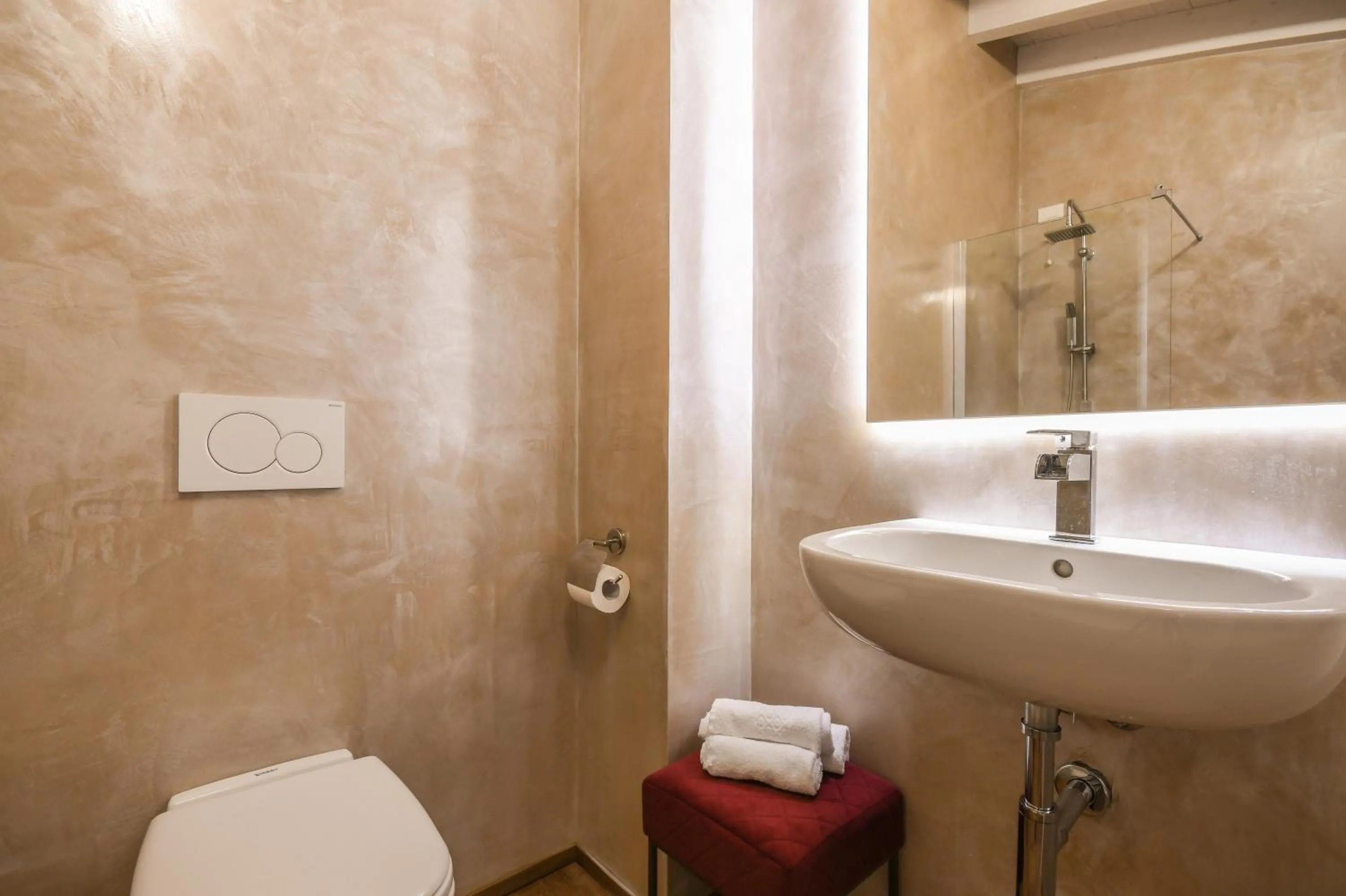 Bathroom in Luxury Suite Sirmione