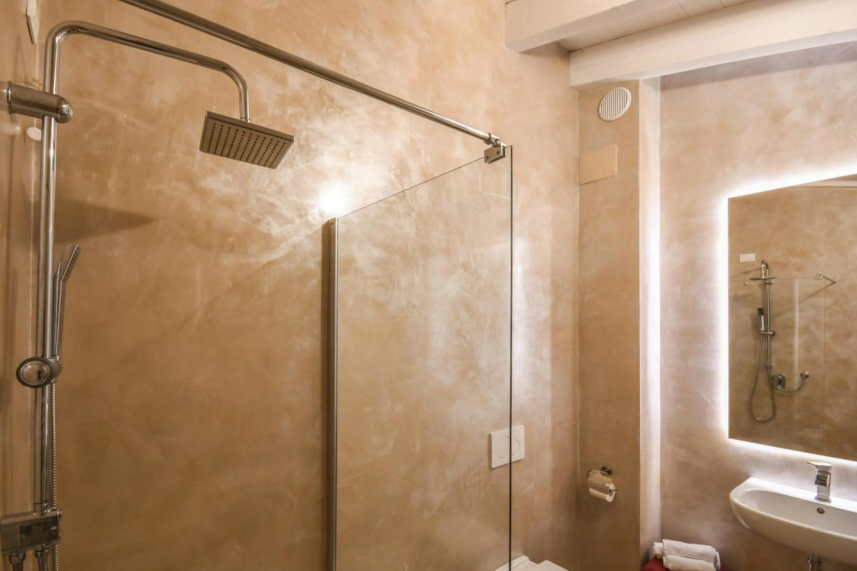 Property building in Luxury Suite Sirmione