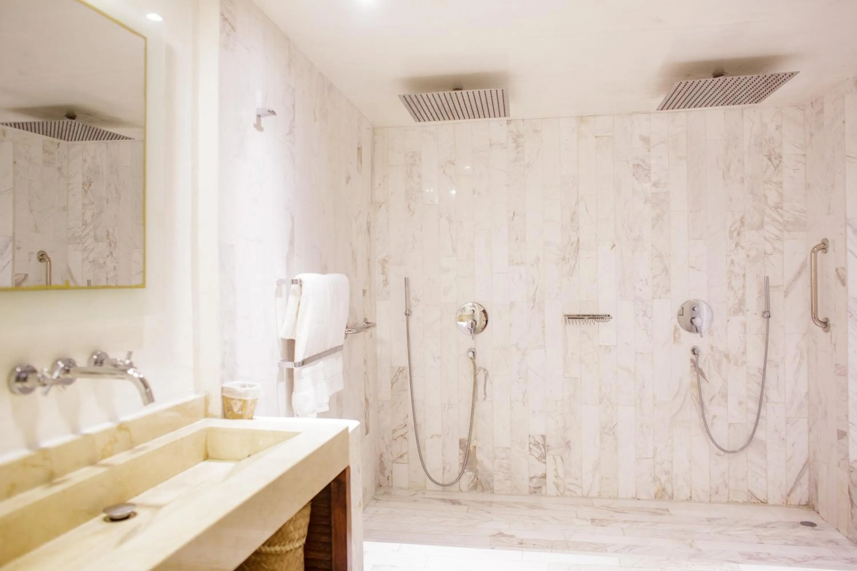 Shower in Leones de Alba Hotel Boutique