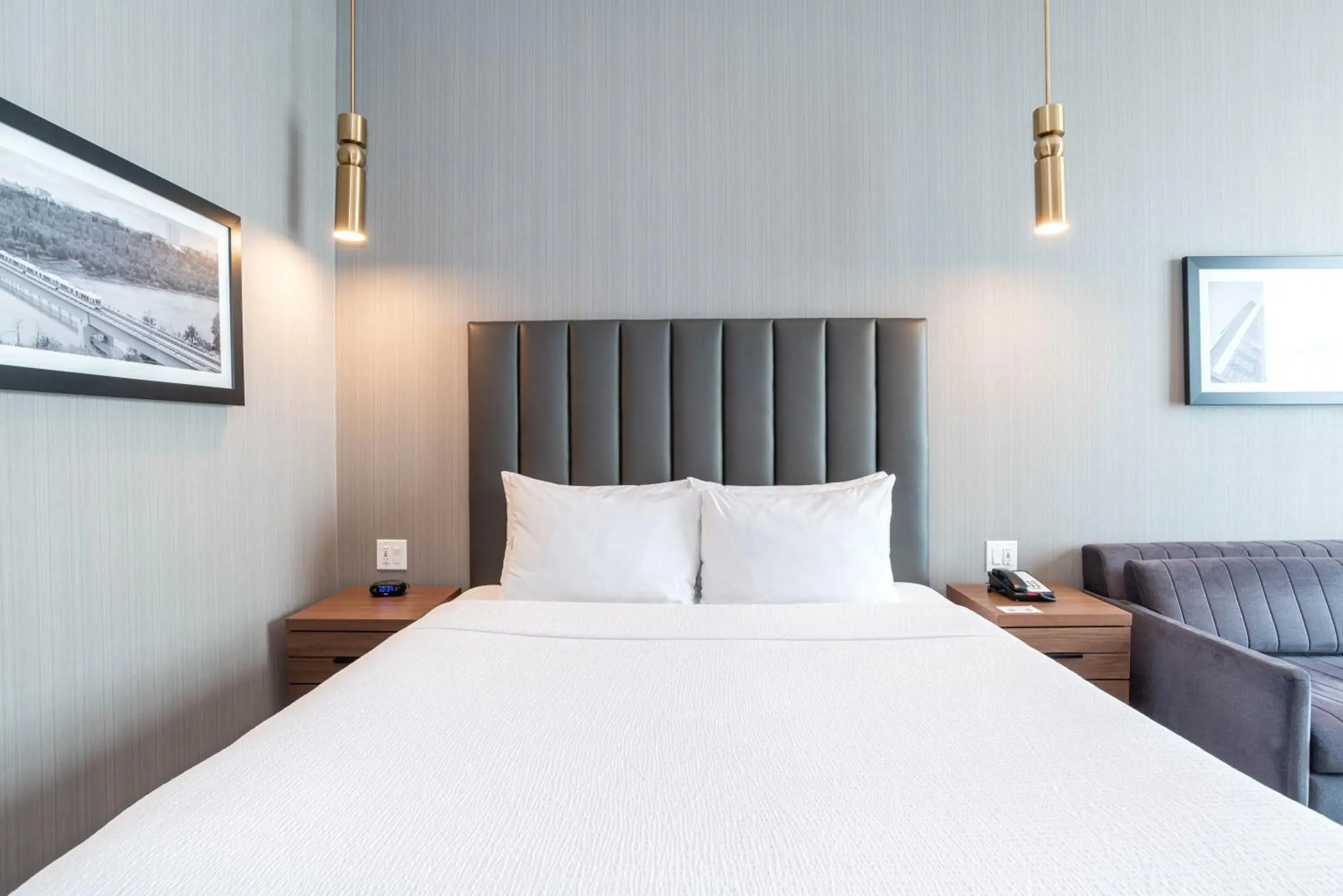 Photo of the whole room, Bed in Sandman Signature Sherwood Park Hotel Photo of the whole room, Bed in Sandman Signature Sherwood Park Hotel