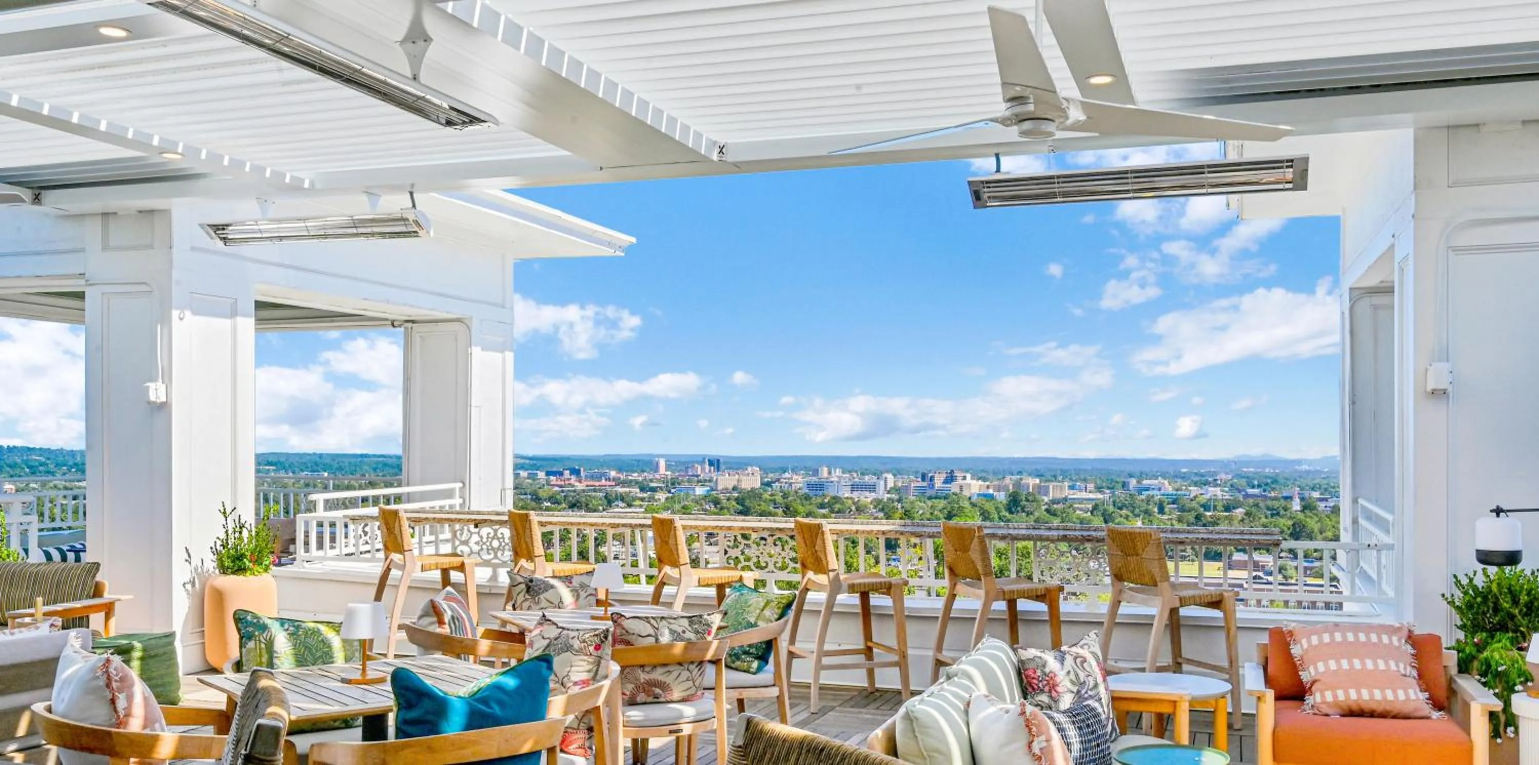 Lounge or bar in The Partridge Inn Augusta, Curio Collection by Hilton