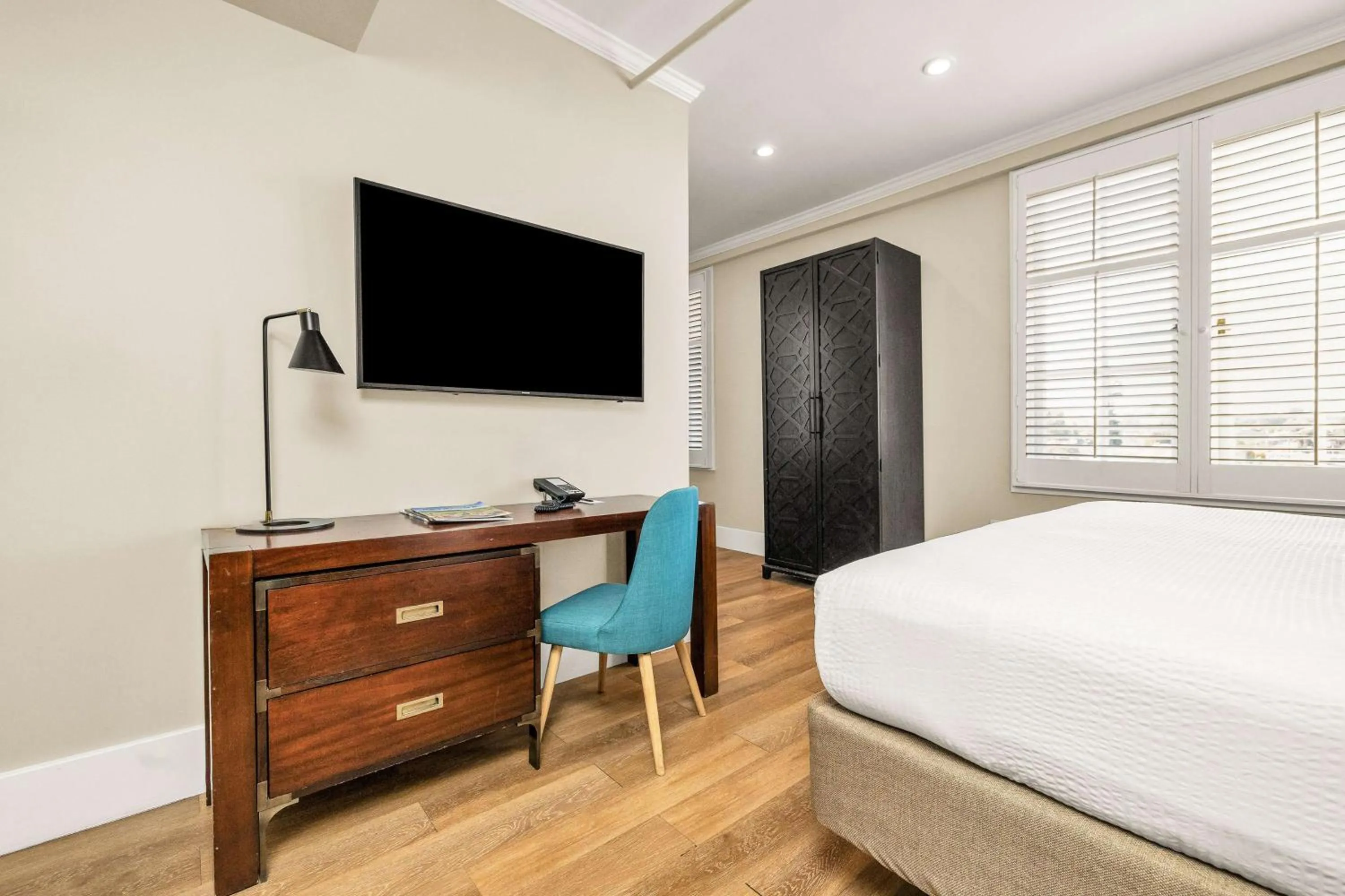 Bedroom, Bed in Hotel Petaluma, Tapestry Collection by Hilton