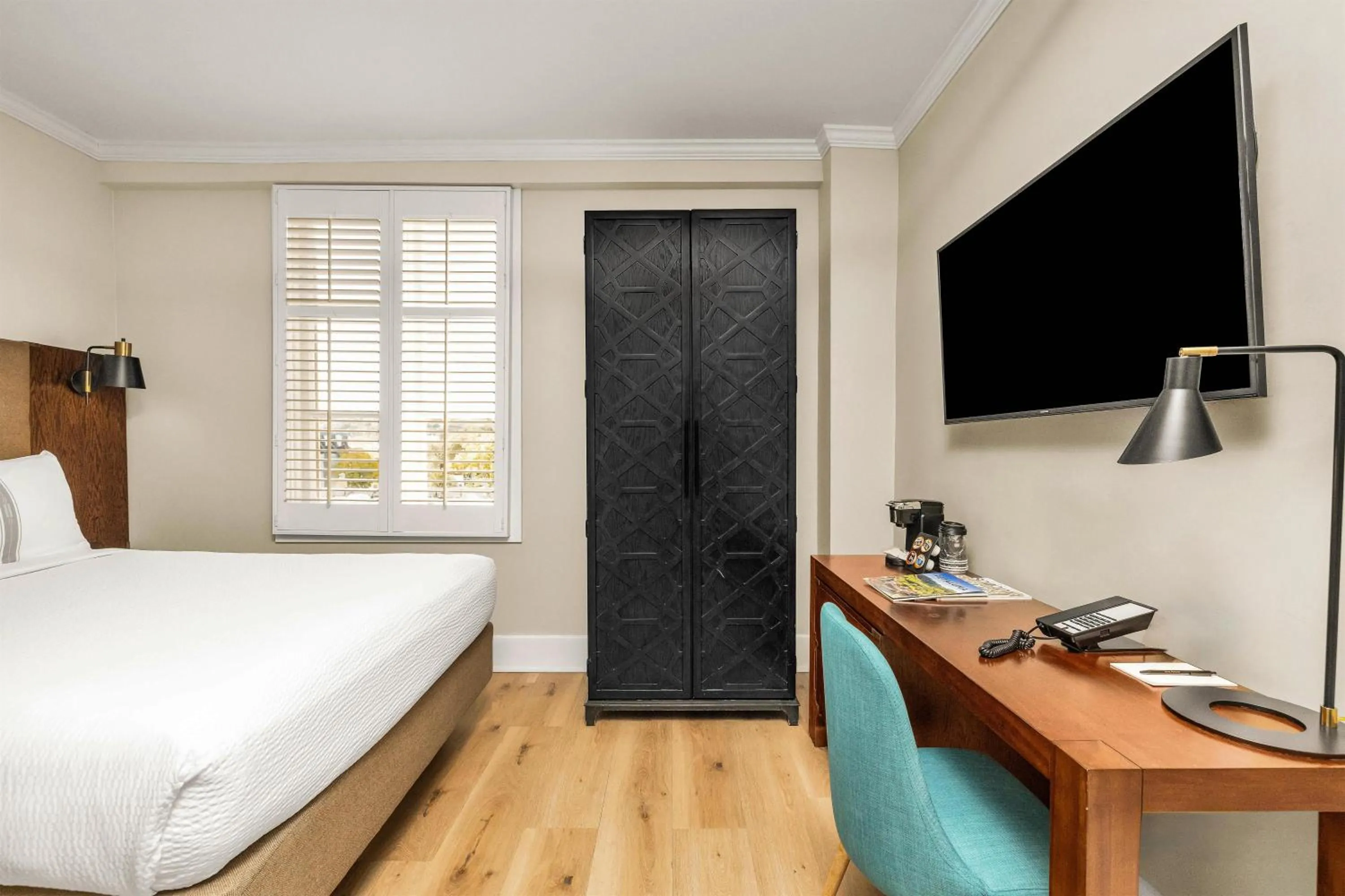 Bedroom, Bed in Hotel Petaluma, Tapestry Collection by Hilton