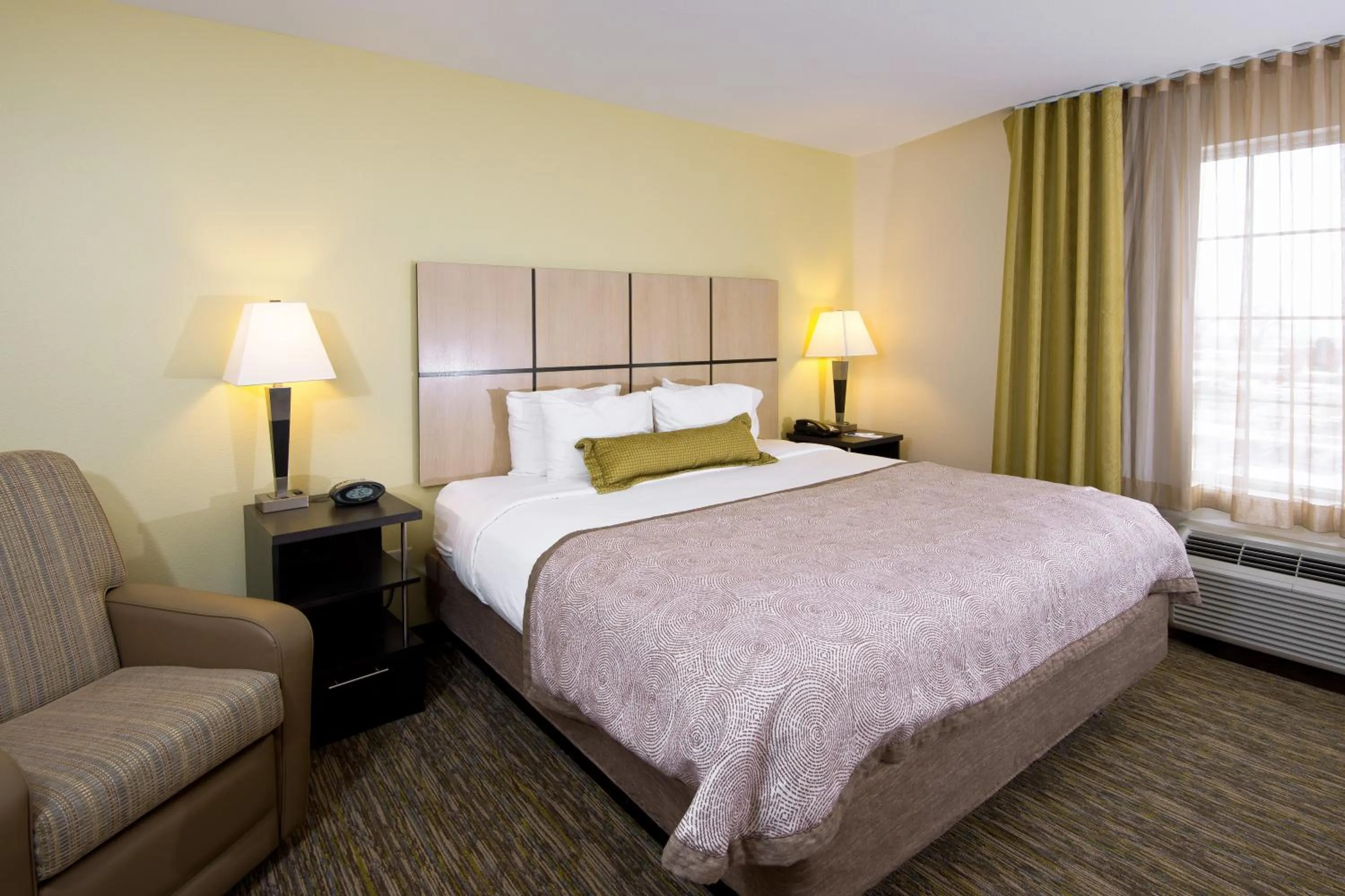 Photo of the whole room, Bed in Candlewood Suites Greeley by IHG