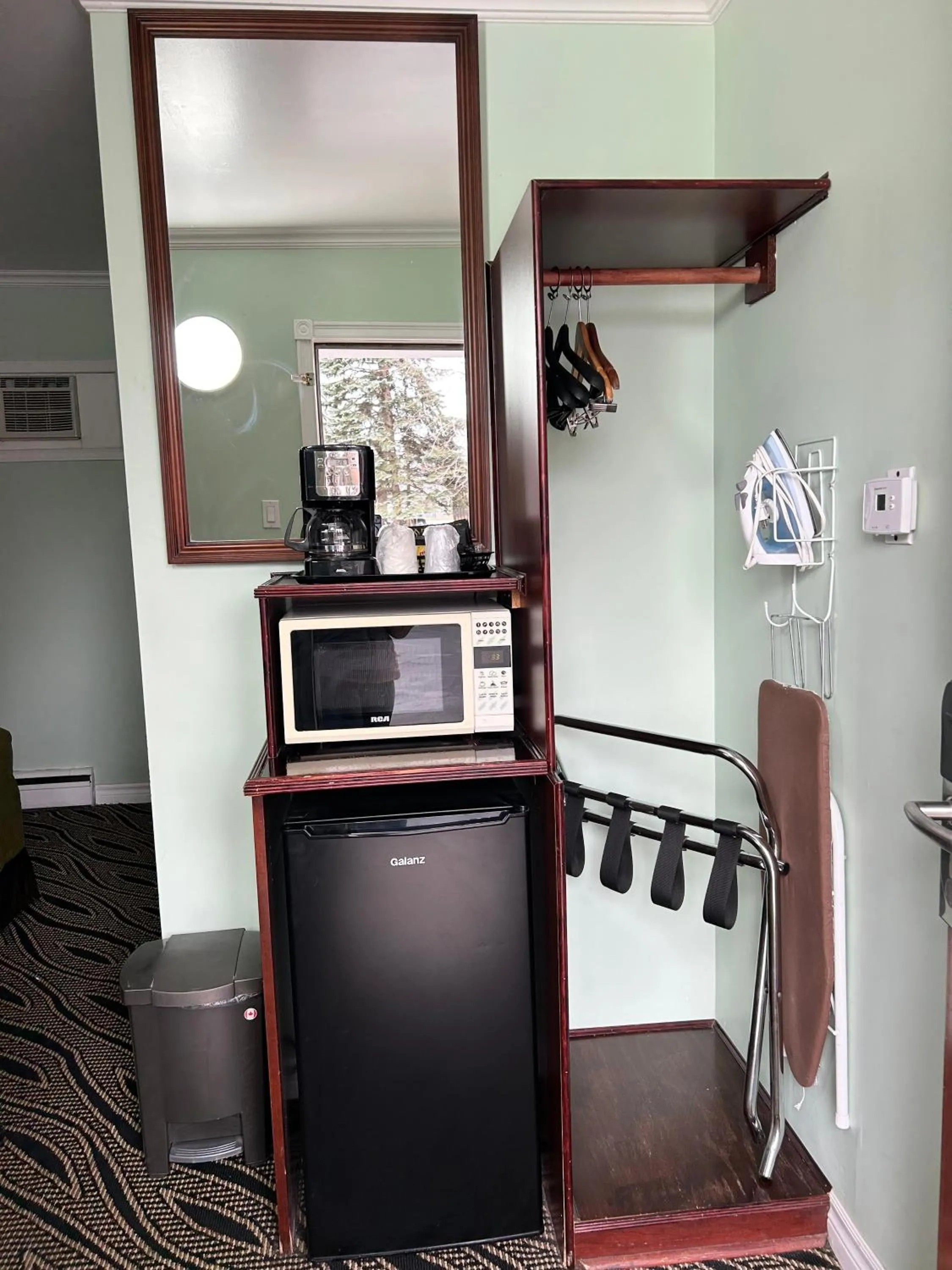 microwave in North Bay Inn