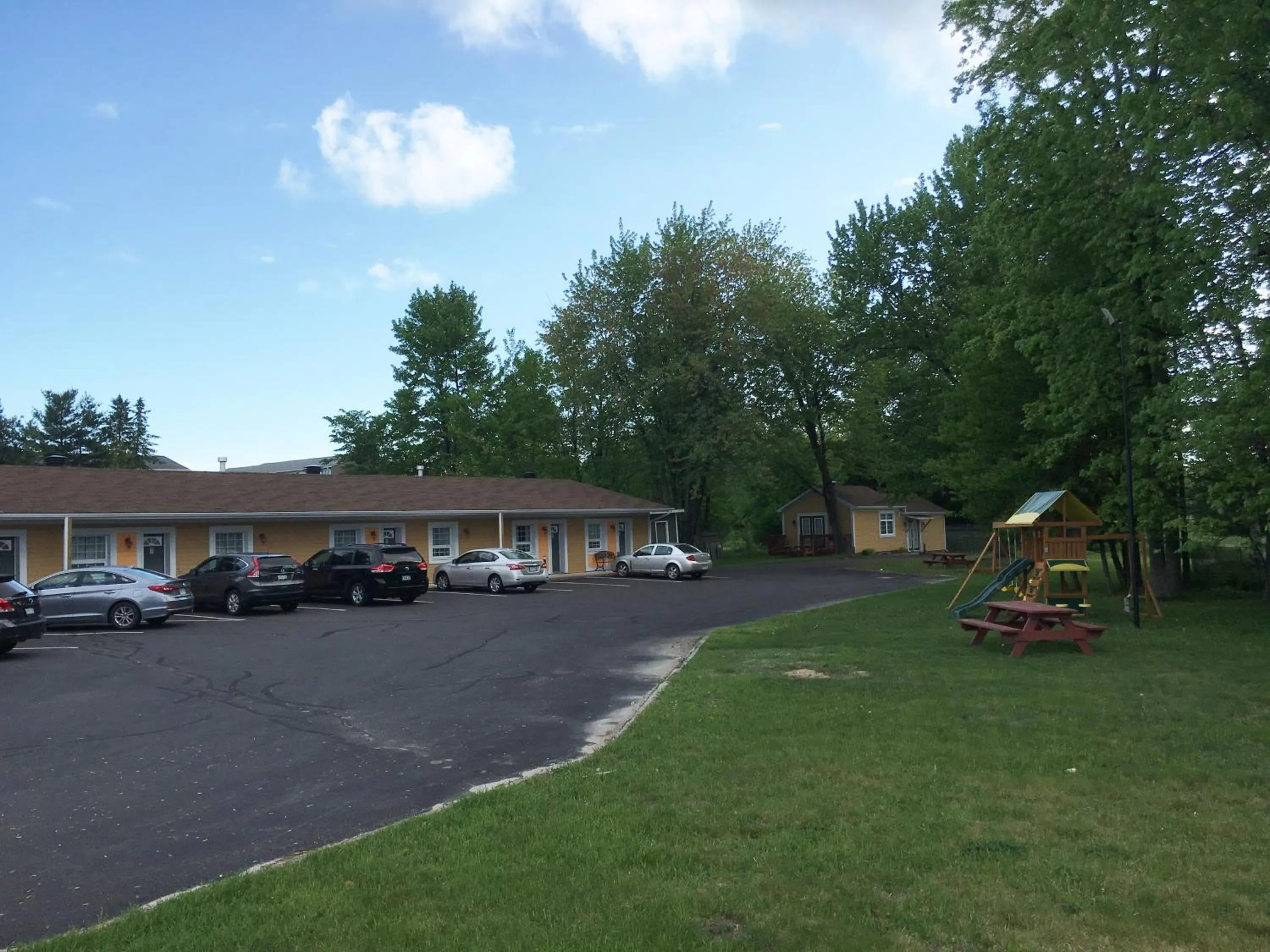 Property building in North Bay Inn