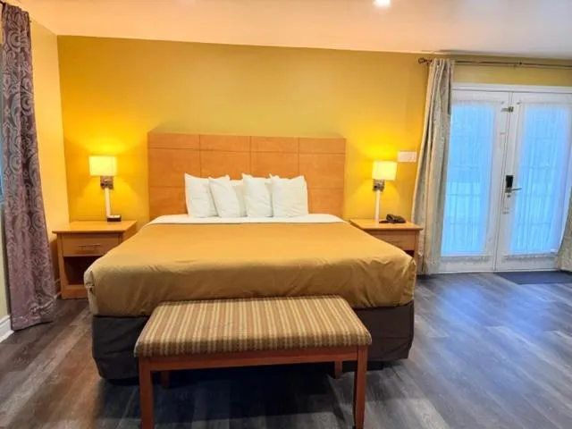 Bed in North Bay Inn