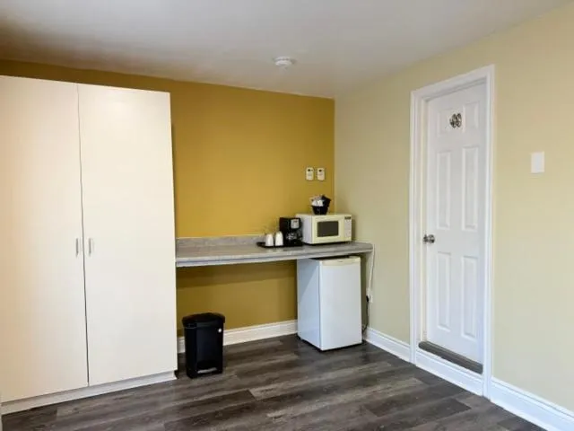 Coffee/tea facilities in North Bay Inn