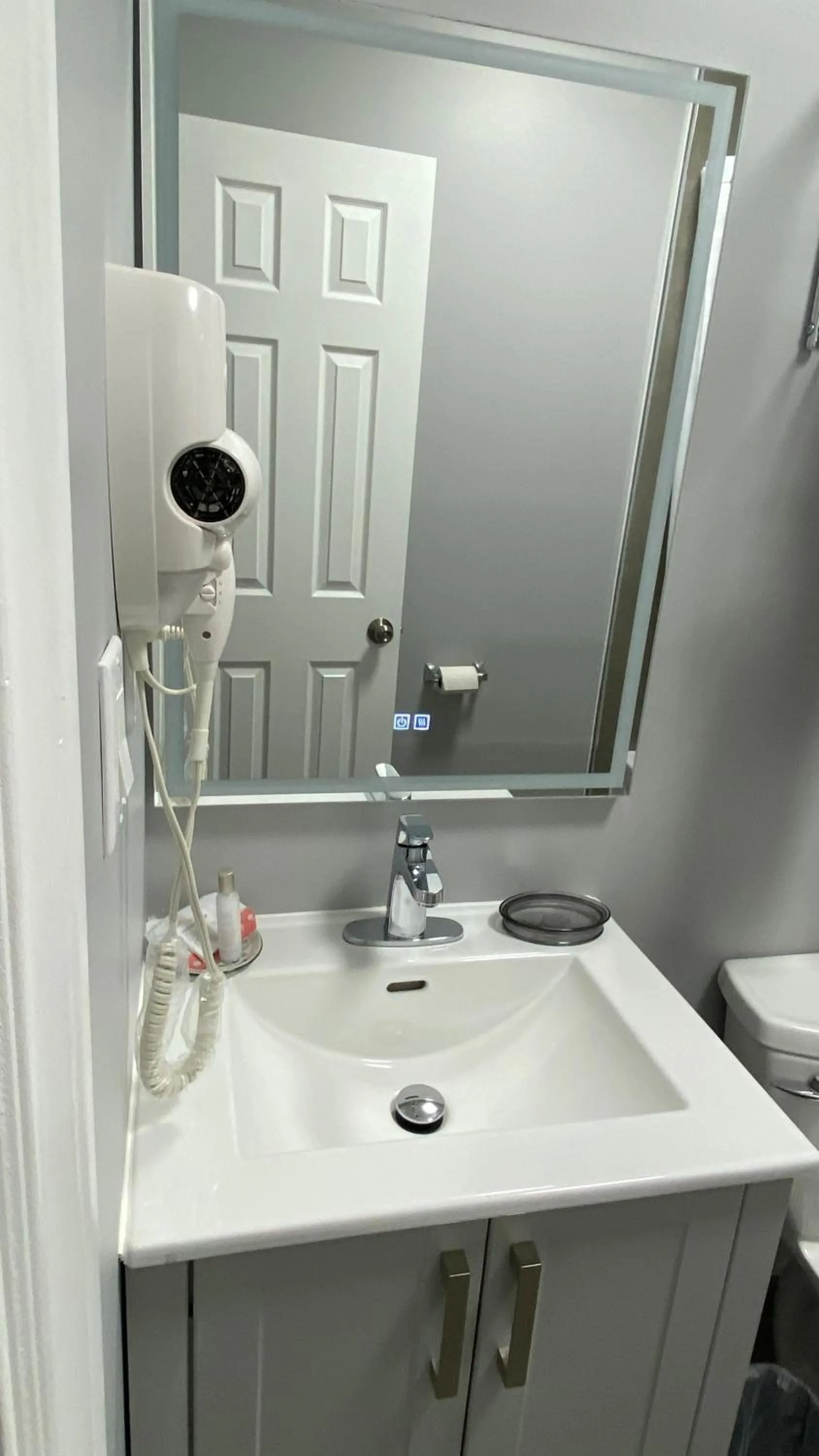 Bathroom in North Bay Inn