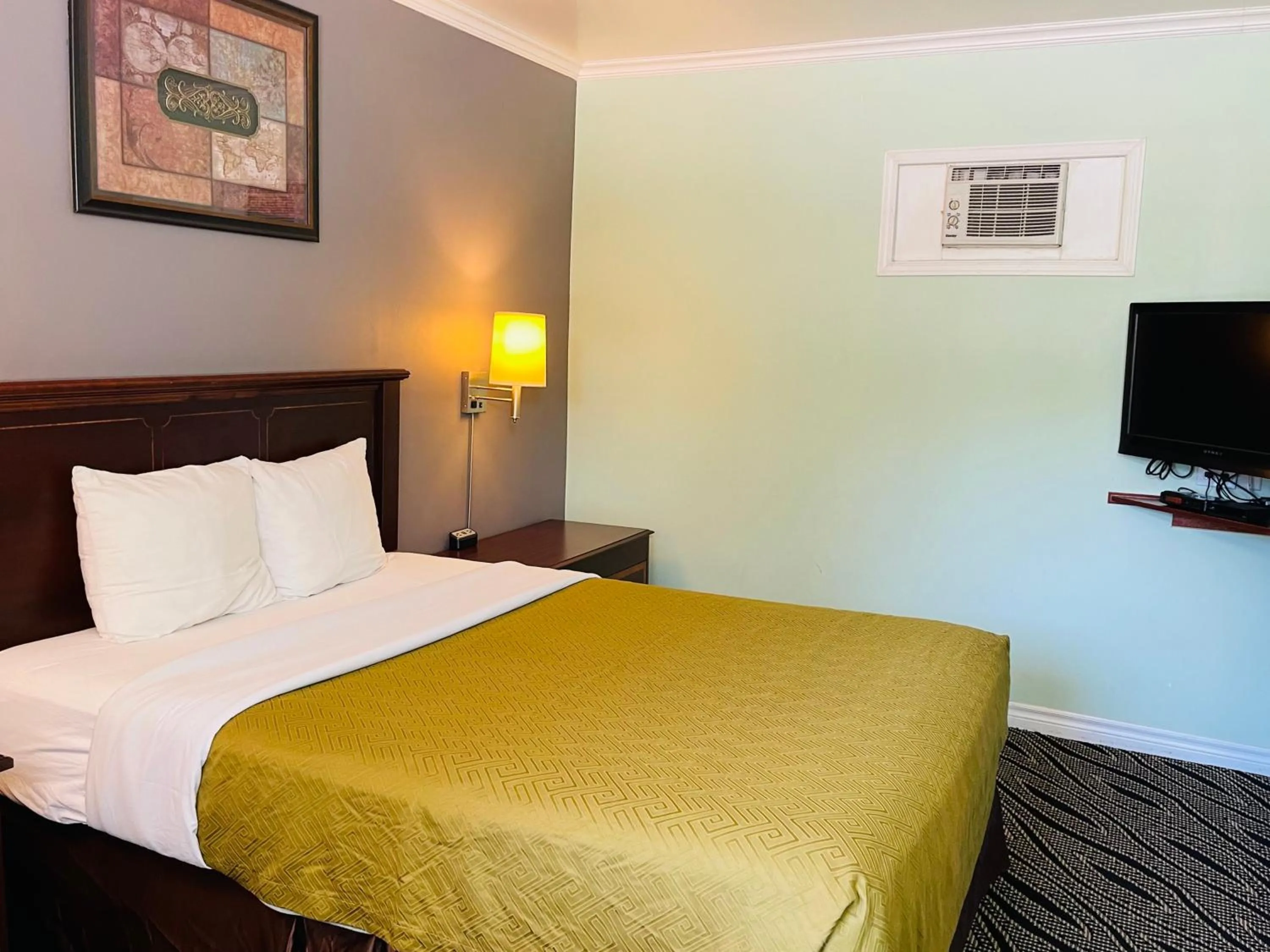 Bed in North Bay Inn