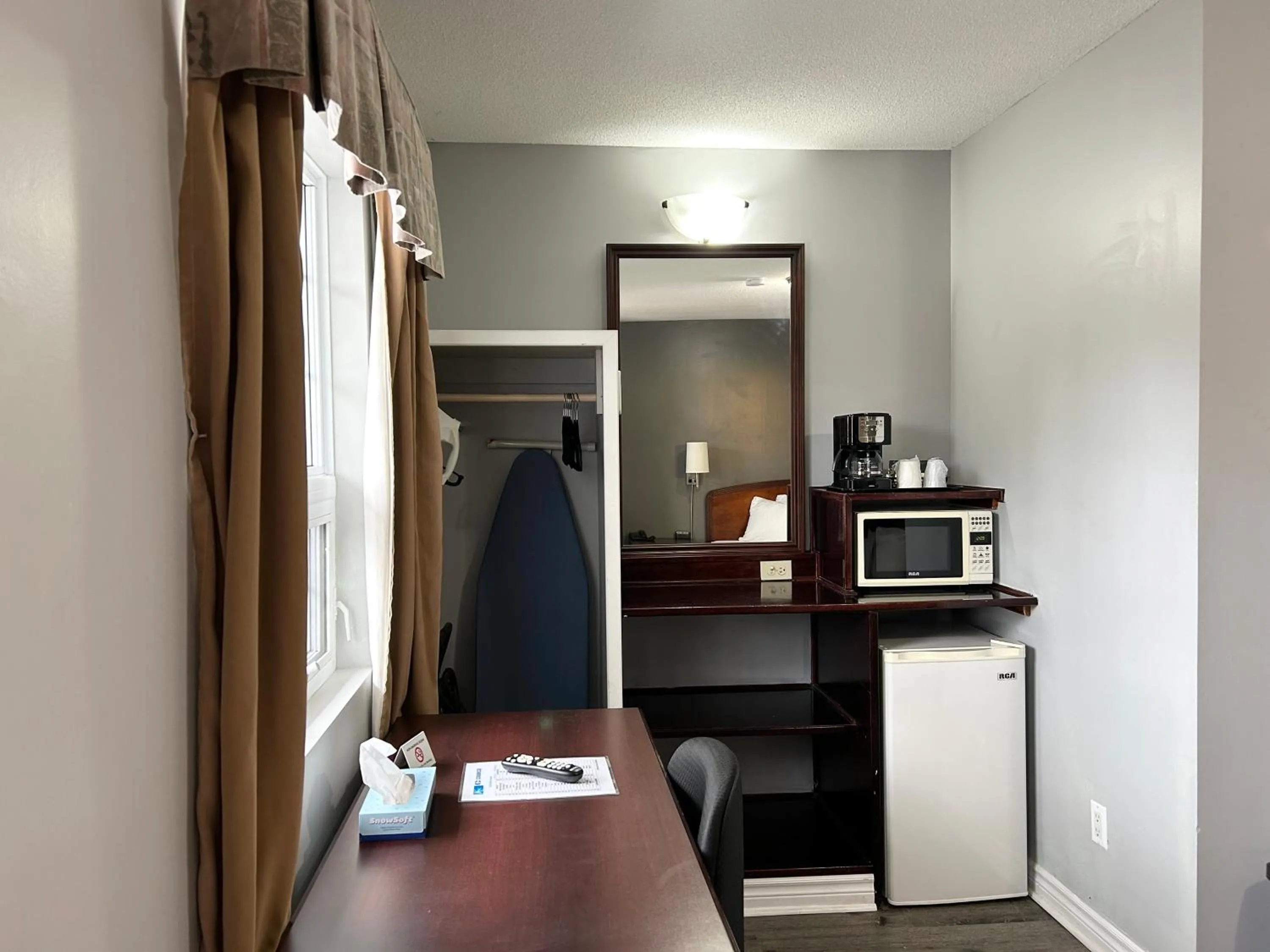 microwave in North Bay Inn