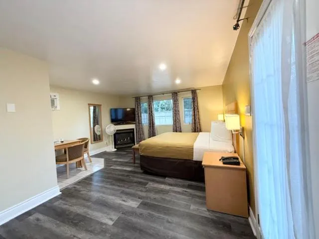 TV and multimedia, Bed in North Bay Inn