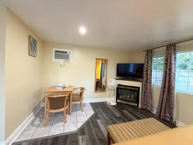 Seating area in North Bay Inn