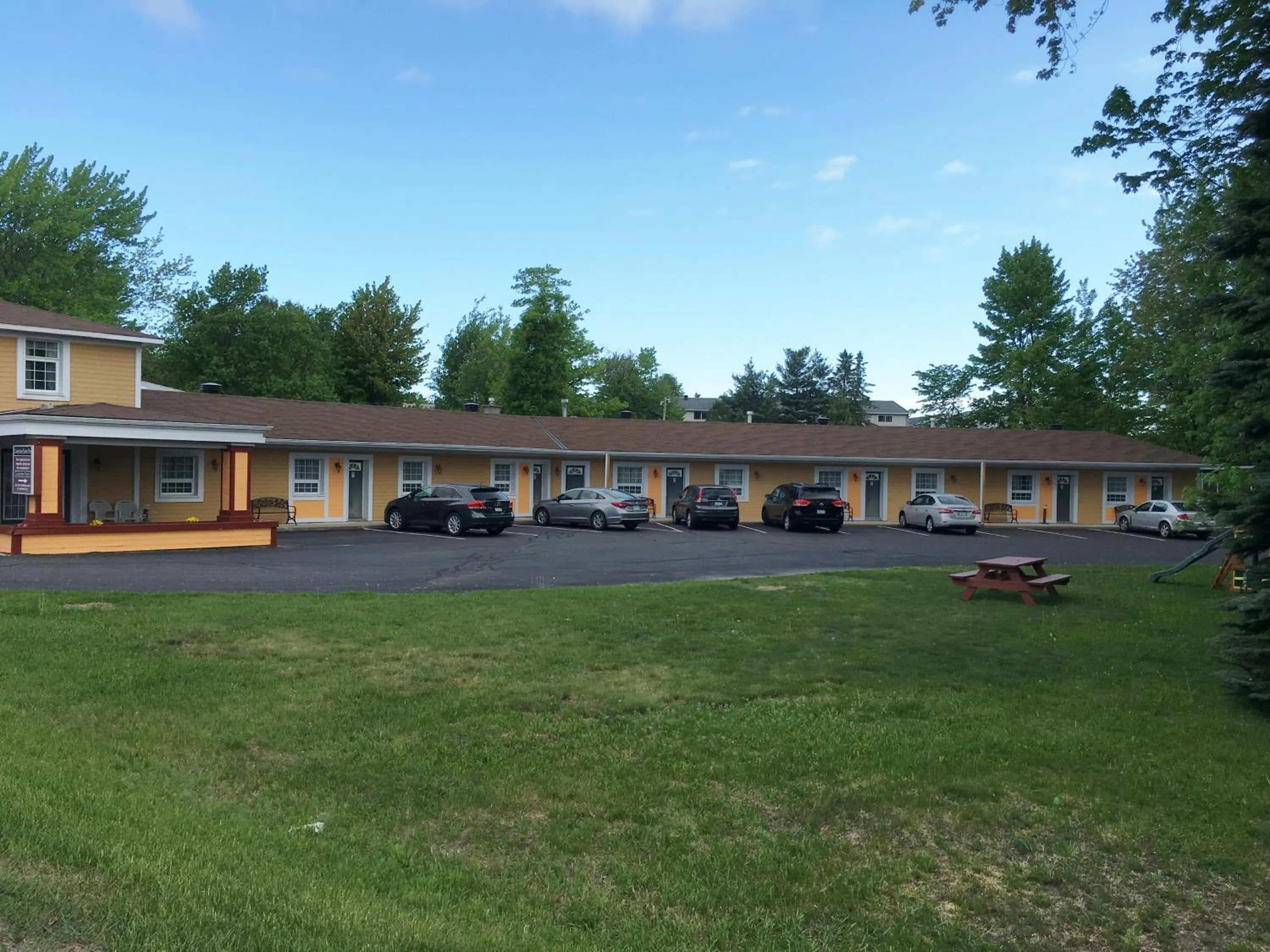 Property building in North Bay Inn