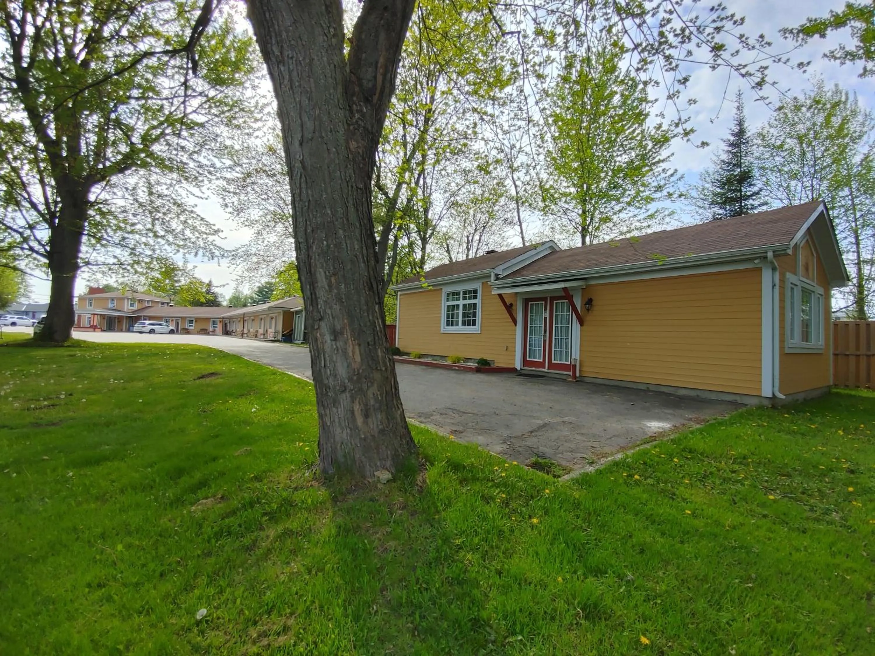 Property building in North Bay Inn