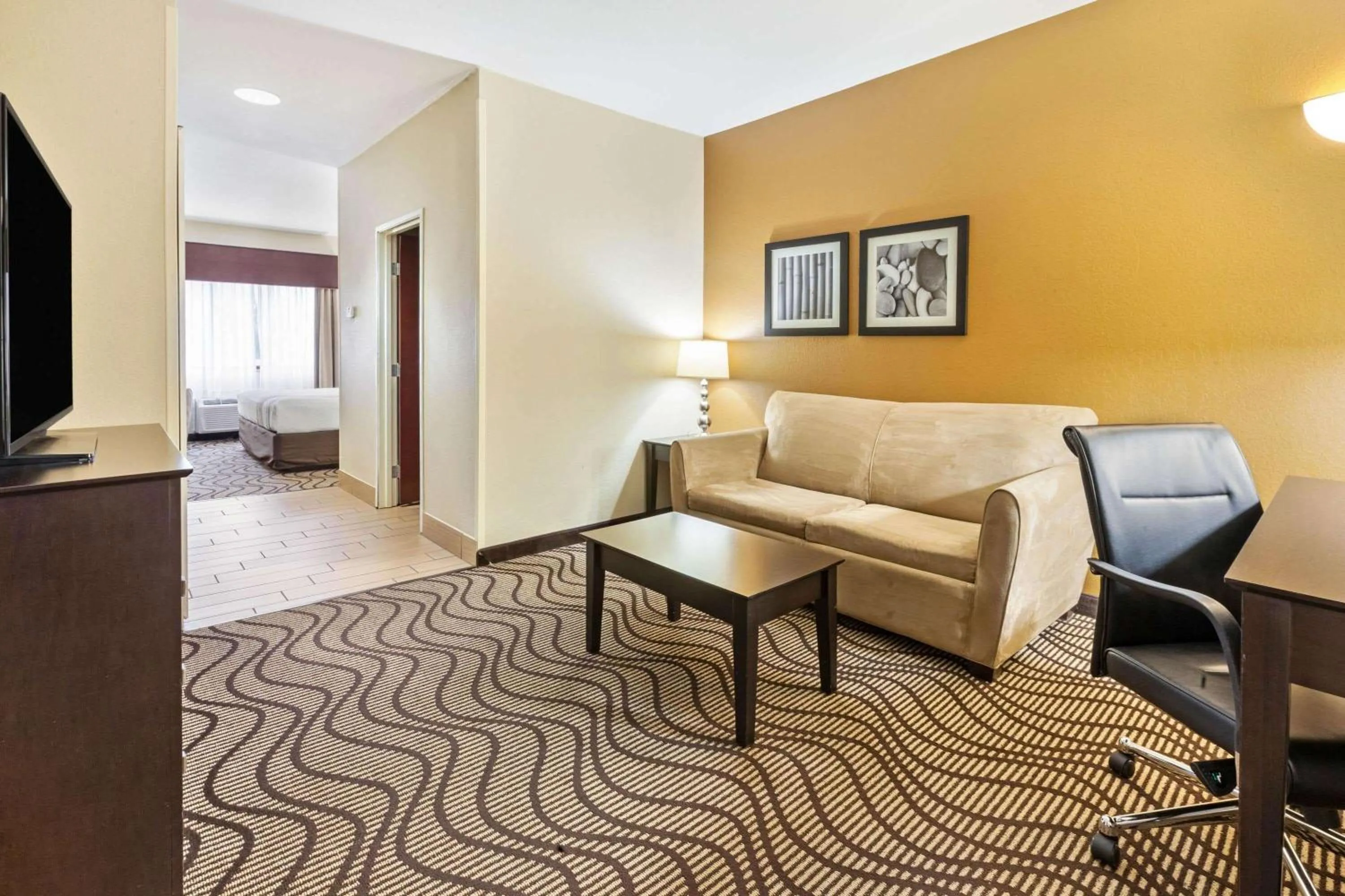 Photo of the whole room in La Quinta by Wyndham South Bend