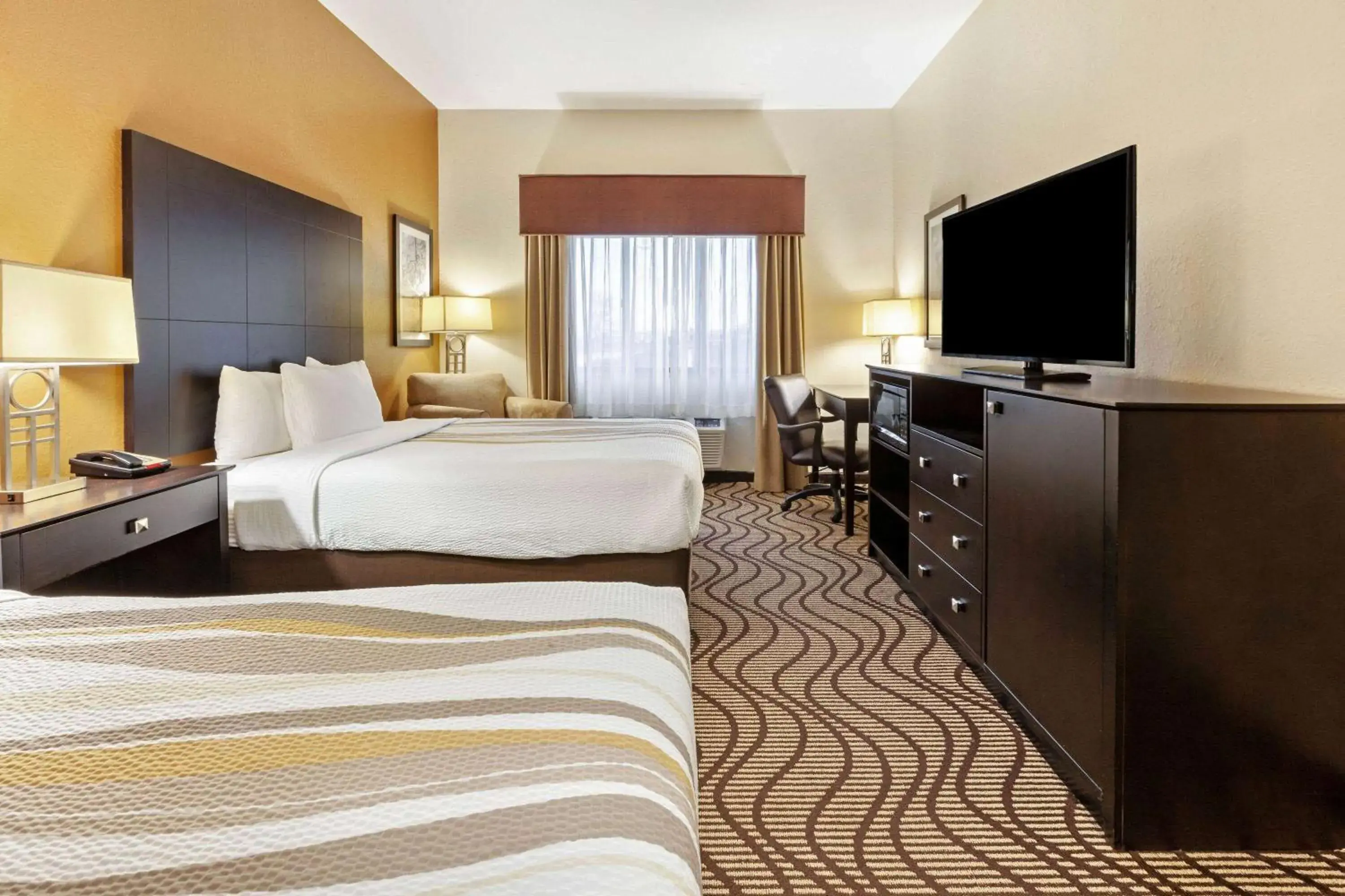 Photo of the whole room, Bed in La Quinta by Wyndham South Bend Photo of the whole room, Bed in La Quinta by Wyndham South Bend