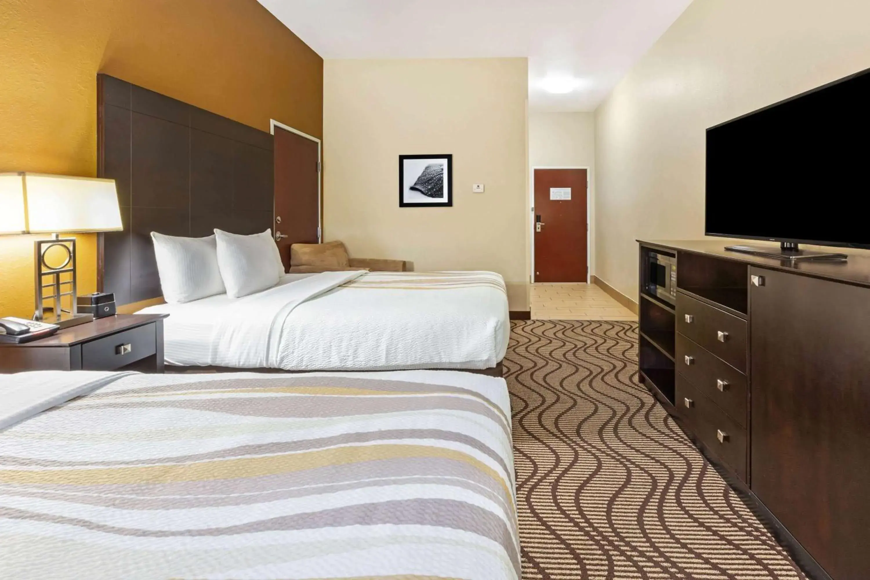 Photo of the whole room, Bed in La Quinta by Wyndham South Bend Photo of the whole room, Bed in La Quinta by Wyndham South Bend