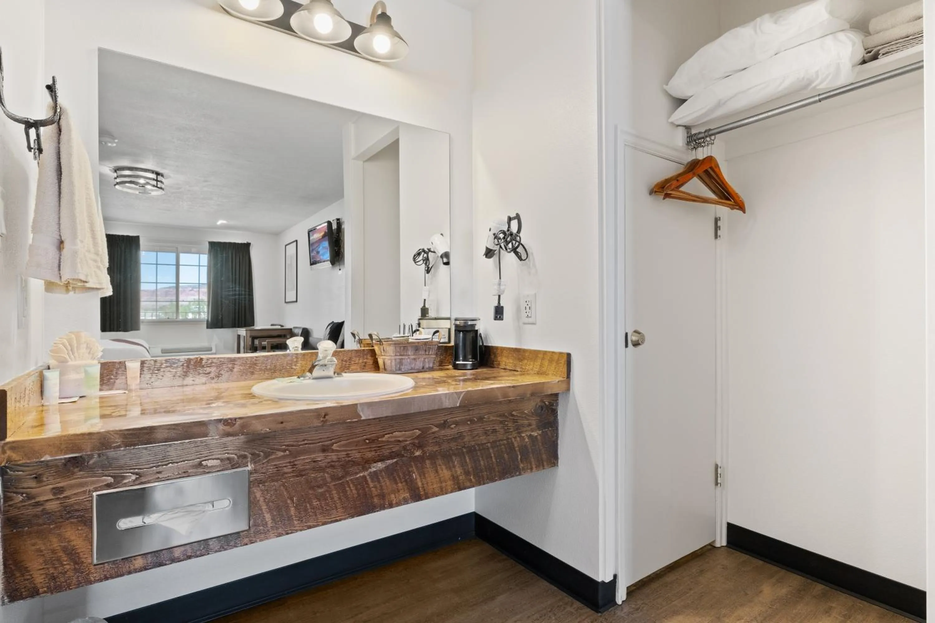 Bathroom in Broken Spur Inn & Steakhouse