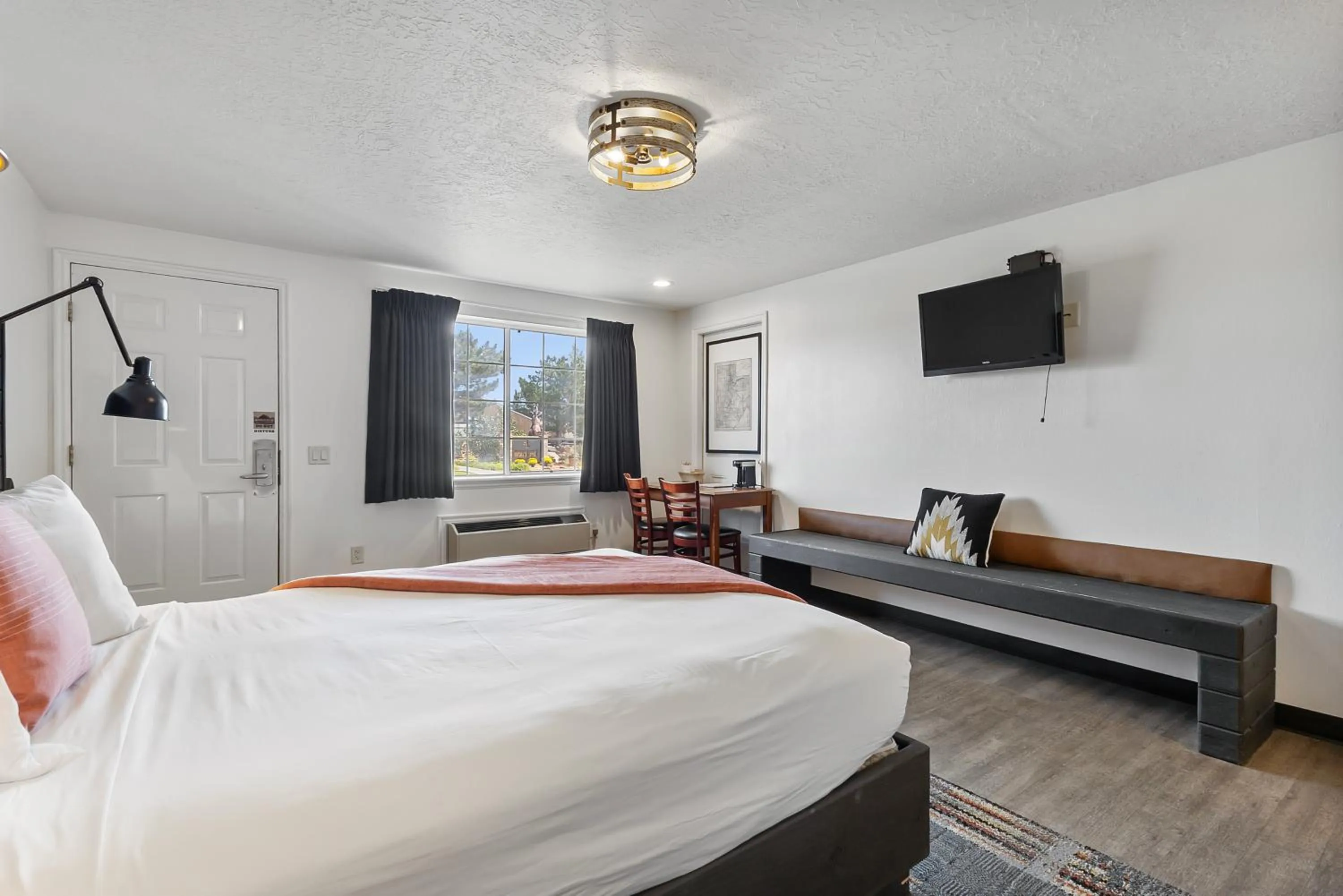 Bed in Broken Spur Inn & Steakhouse