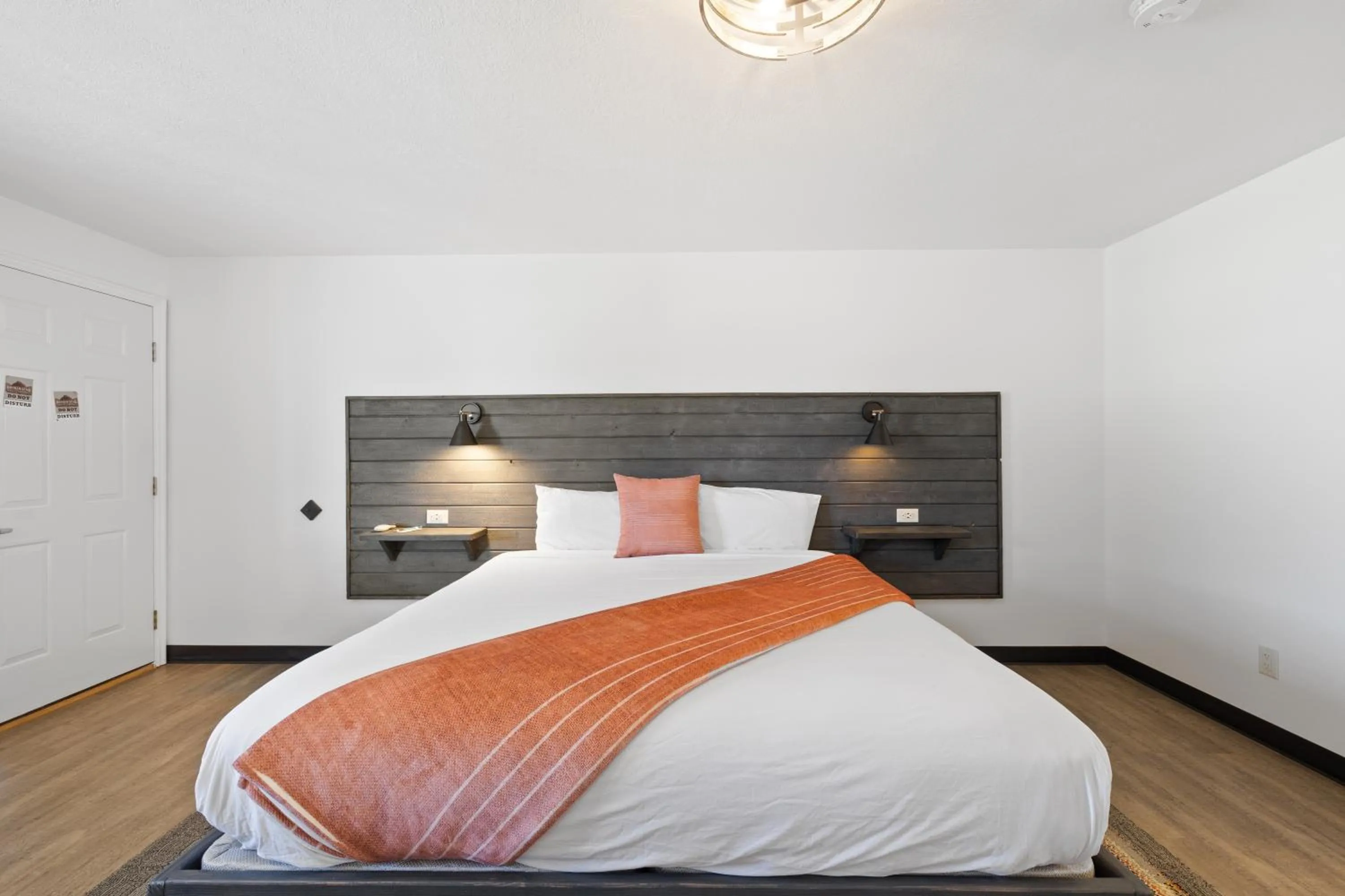 Bed in Broken Spur Inn & Steakhouse