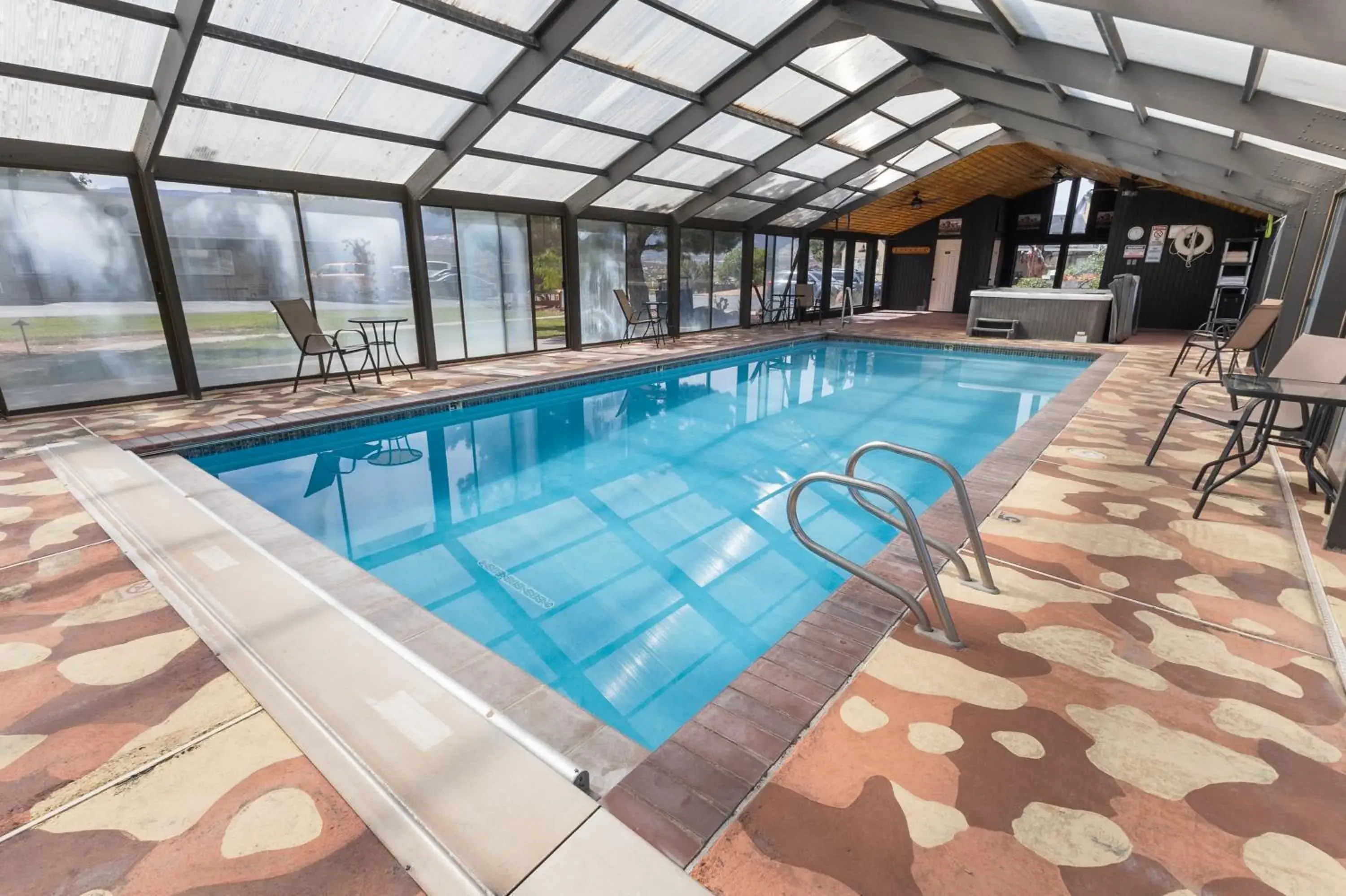 Swimming pool in Broken Spur Inn & Steakhouse Swimming pool in Broken Spur Inn & Steakhouse