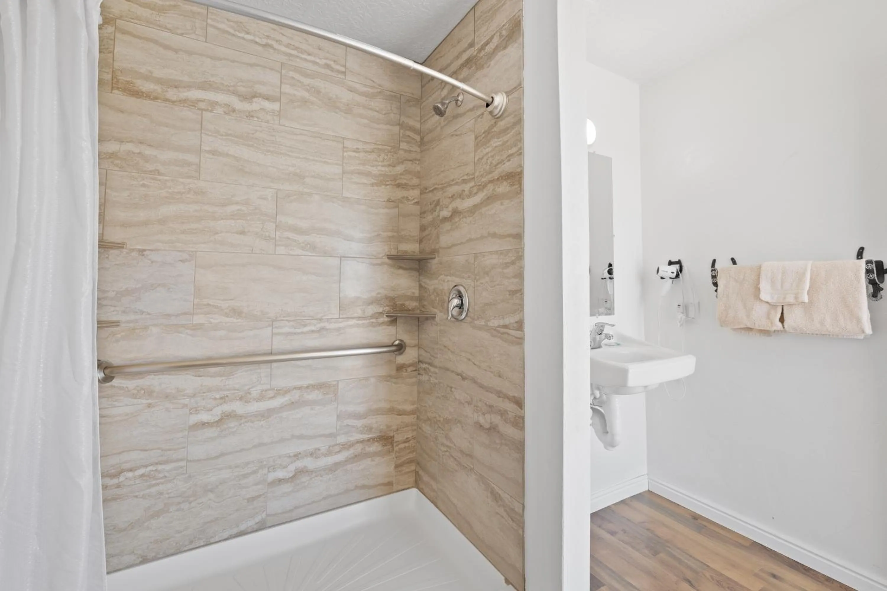 Shower in Broken Spur Inn & Steakhouse