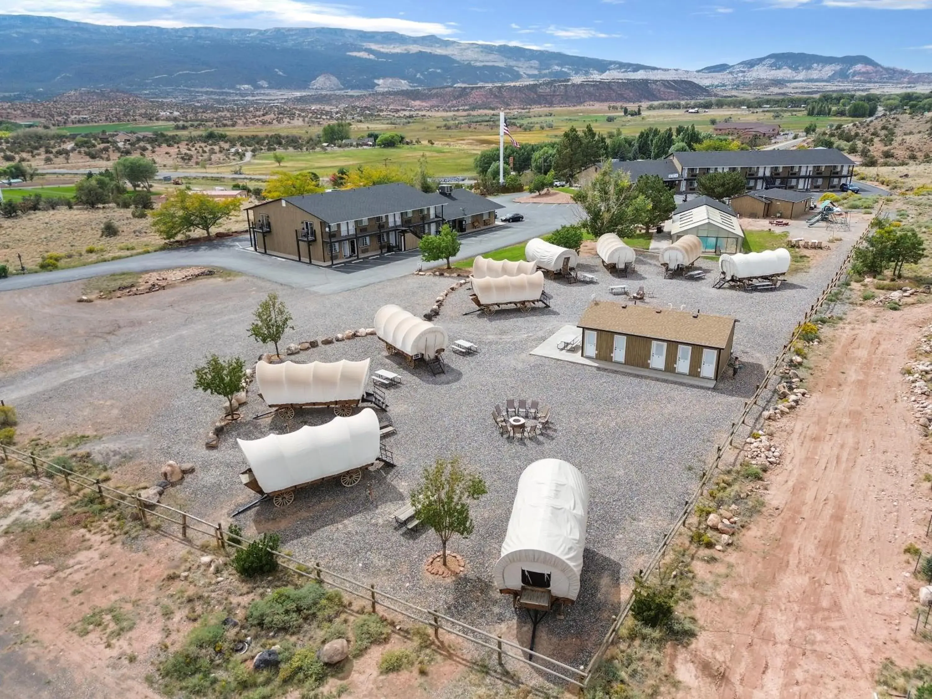 Property building in Broken Spur Inn & Steakhouse Property building in Broken Spur Inn & Steakhouse