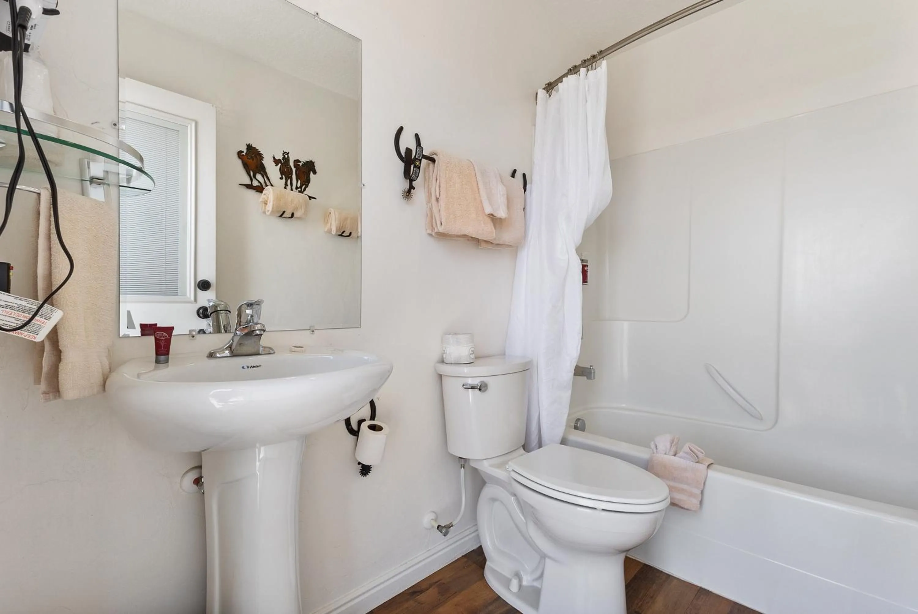 Bathroom in Broken Spur Inn & Steakhouse