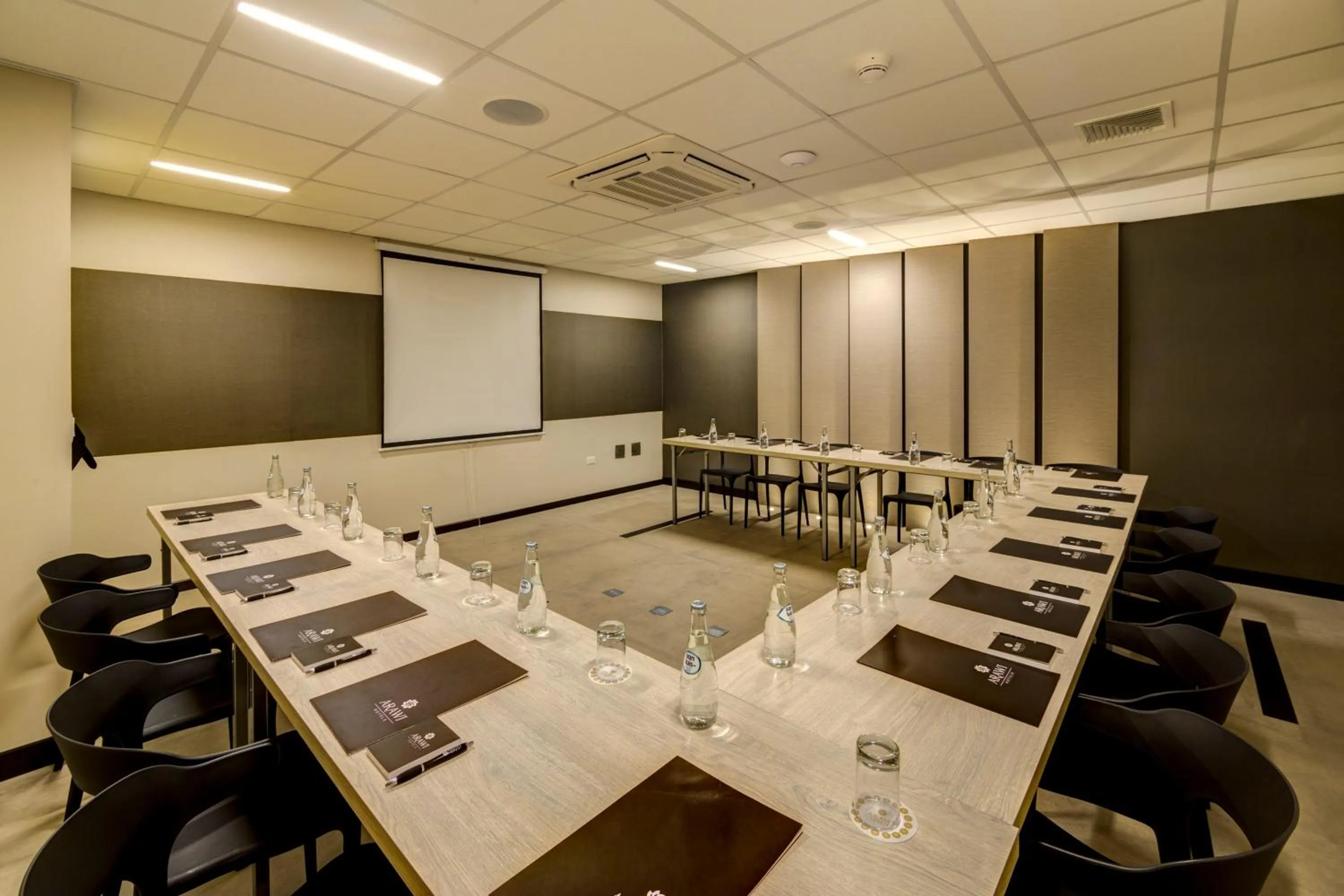 Business facilities in Arawi Miraflores Express