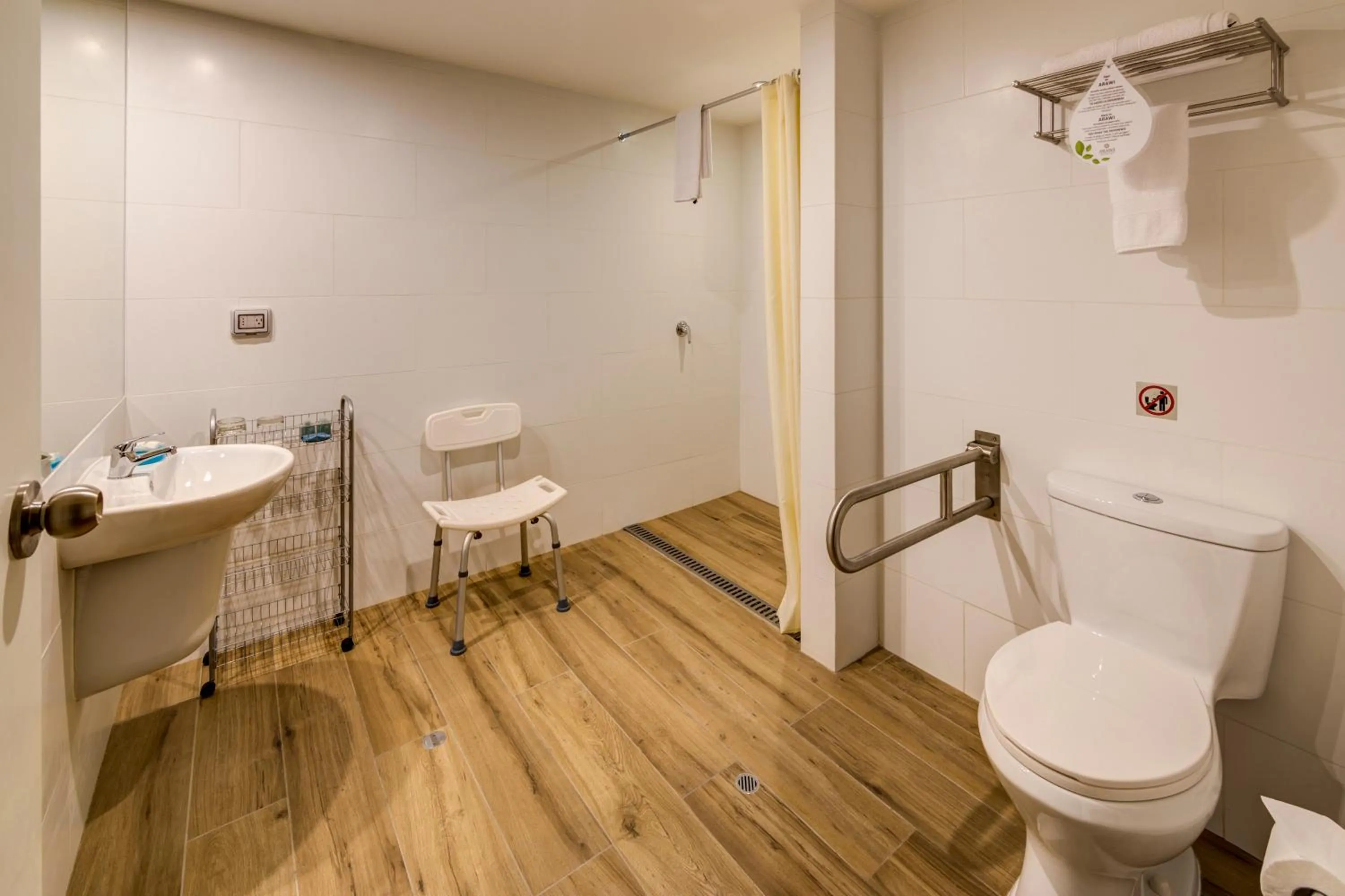 Toilet in Arawi Miraflores Express