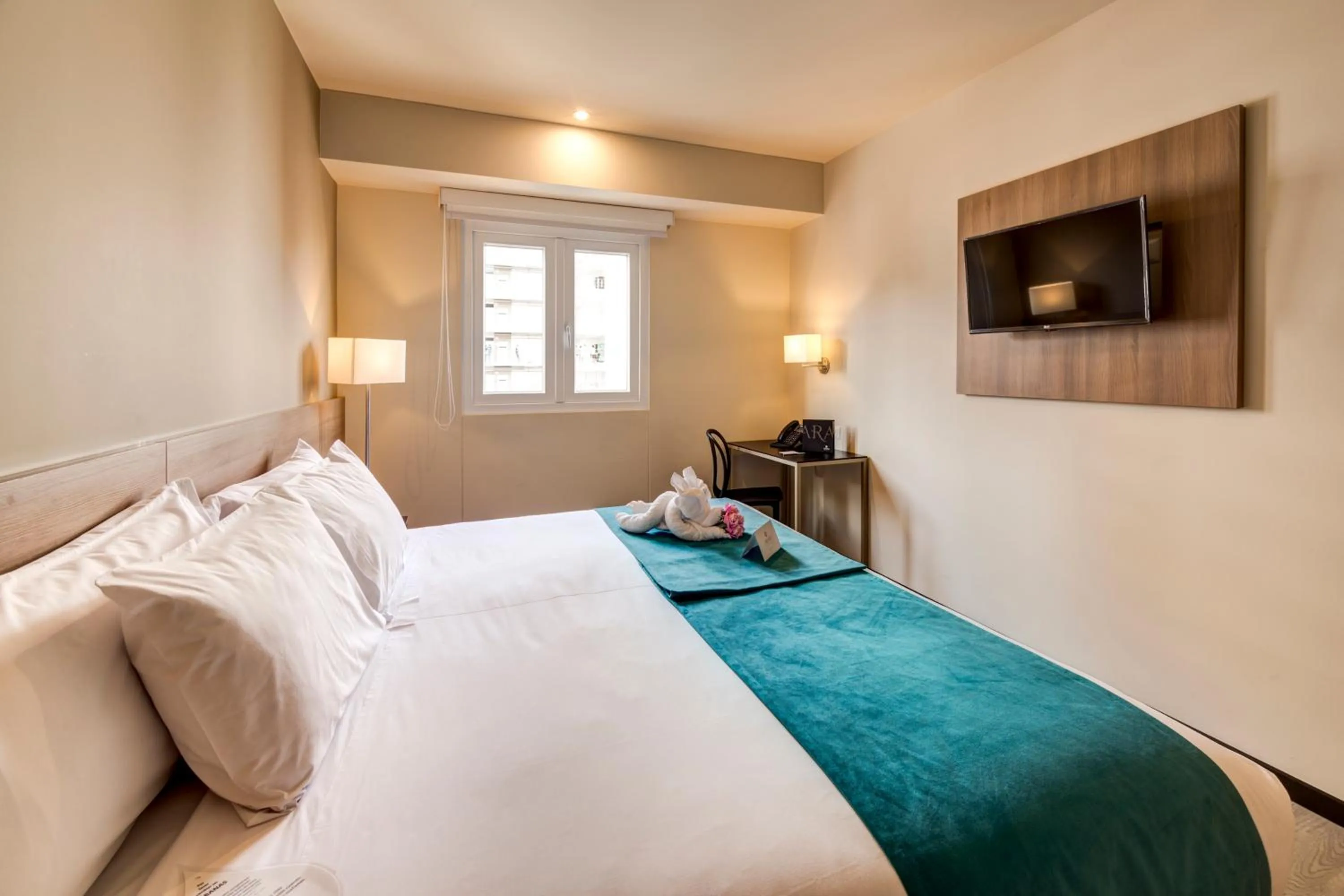 Bed in Arawi Miraflores Express