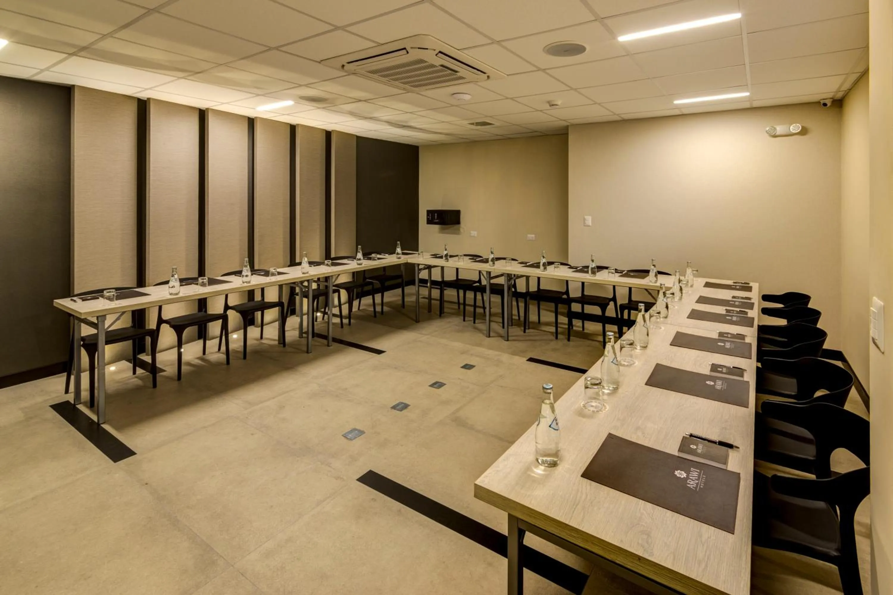 Business facilities in Arawi Miraflores Express