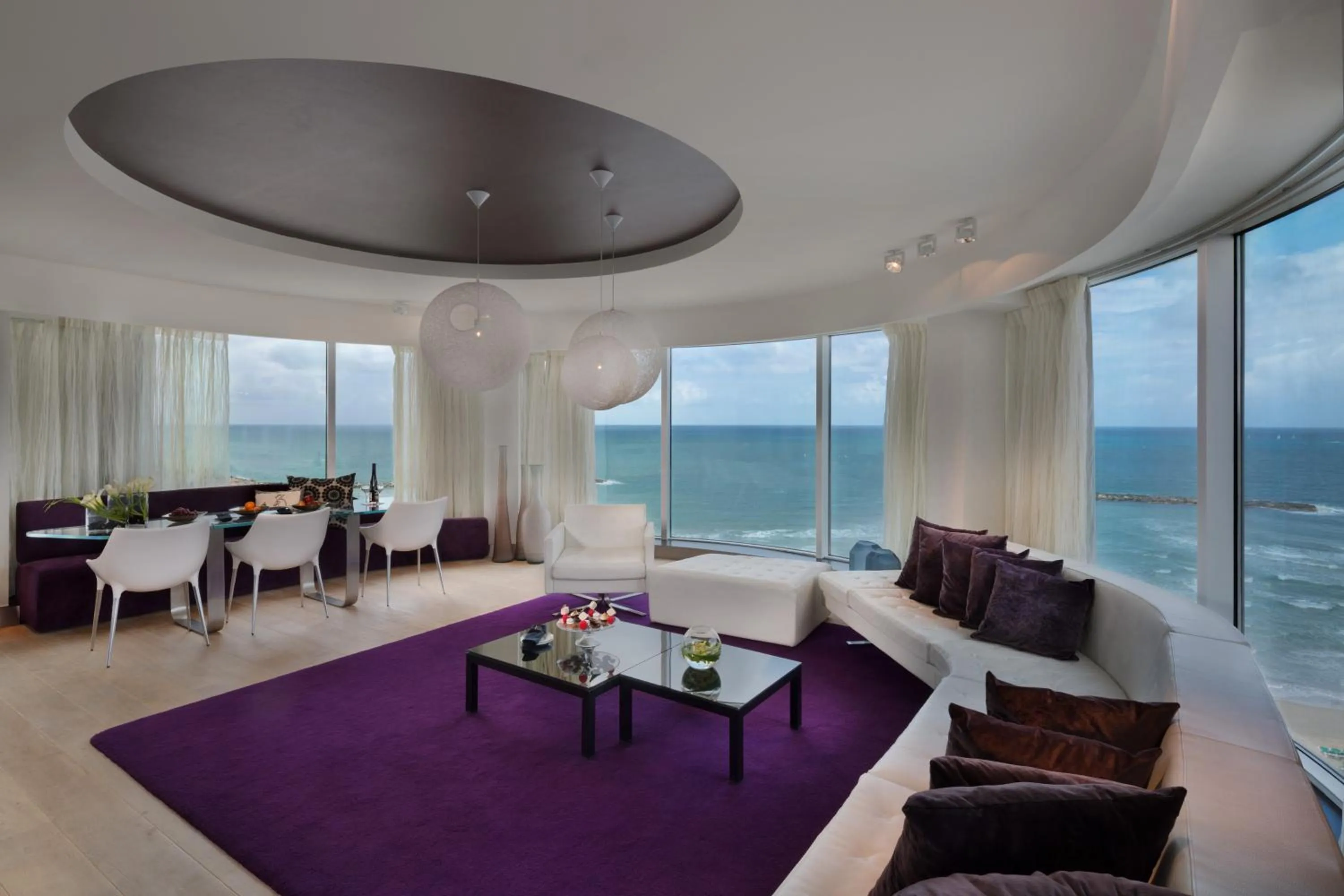Living room in Royal Beach Hotel Tel Aviv by Isrotel Exclusive