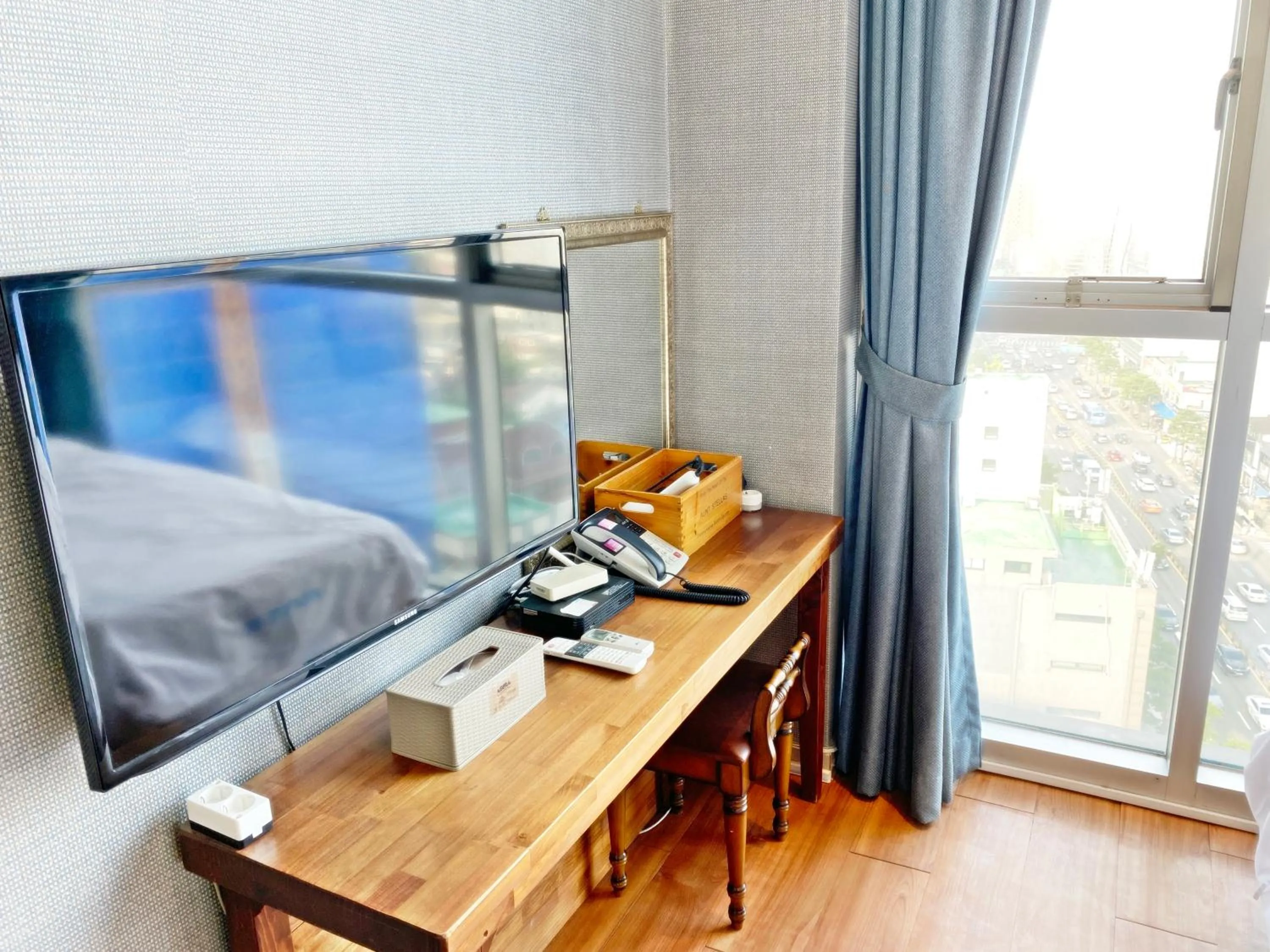 TV and multimedia in Myeongdong Merlin Hotel