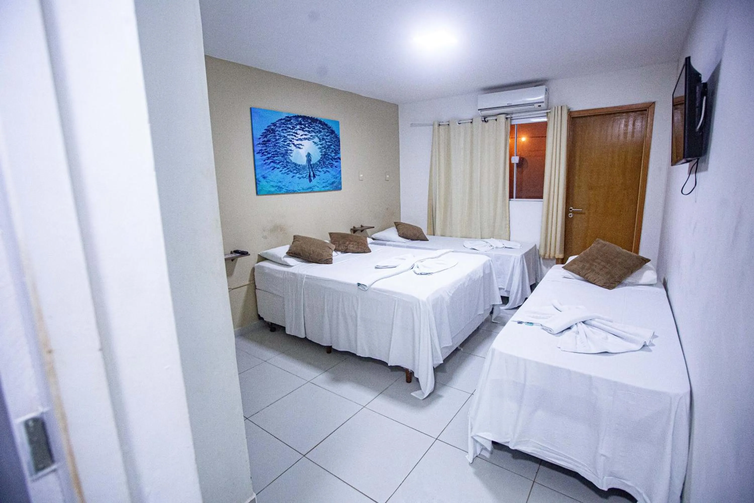 Photo of the whole room, Bed in Pousada Sereia do Porto