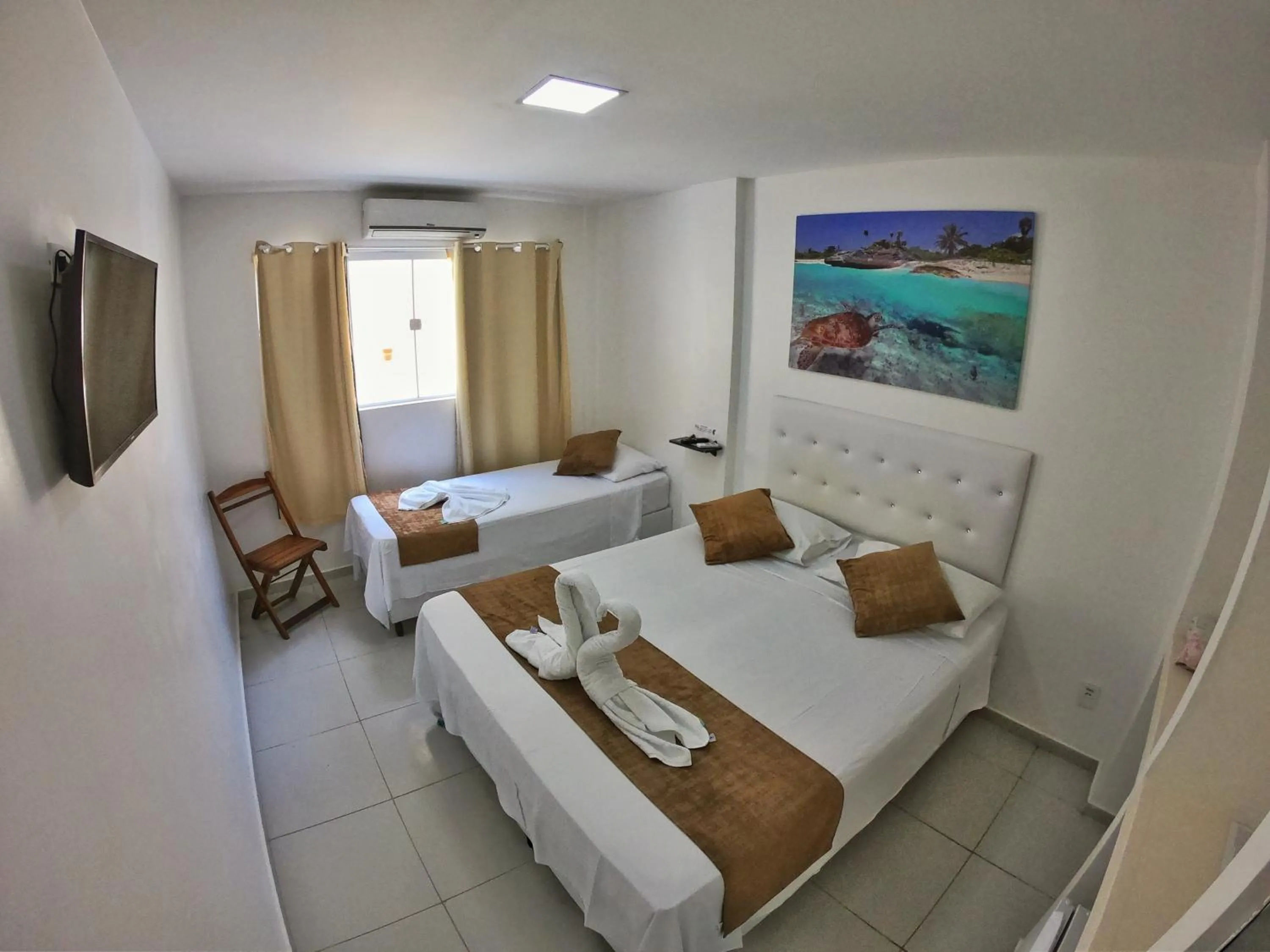 Photo of the whole room, Bed in Pousada Sereia do Porto