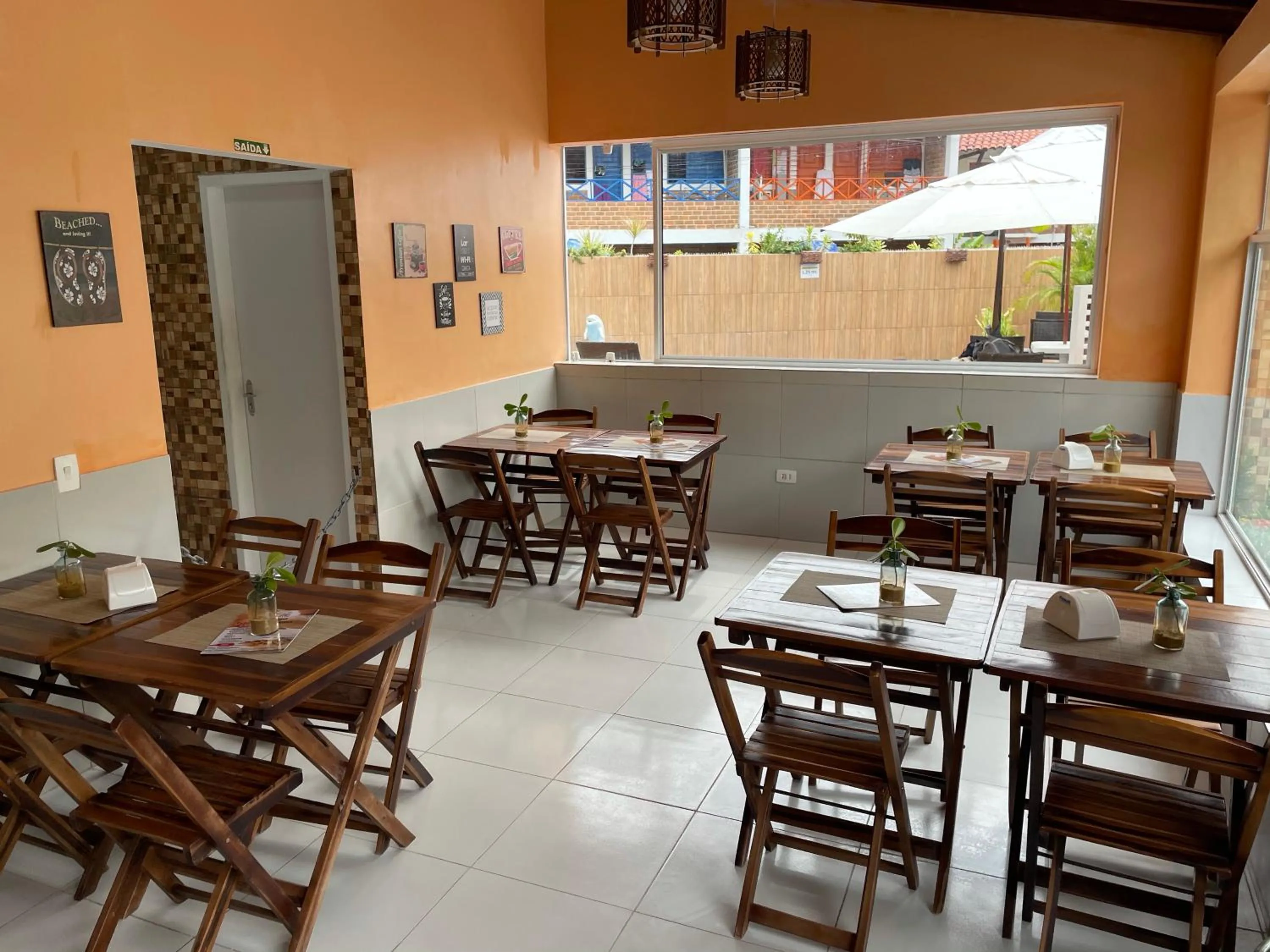 Restaurant/places to eat in Pousada Sereia do Porto