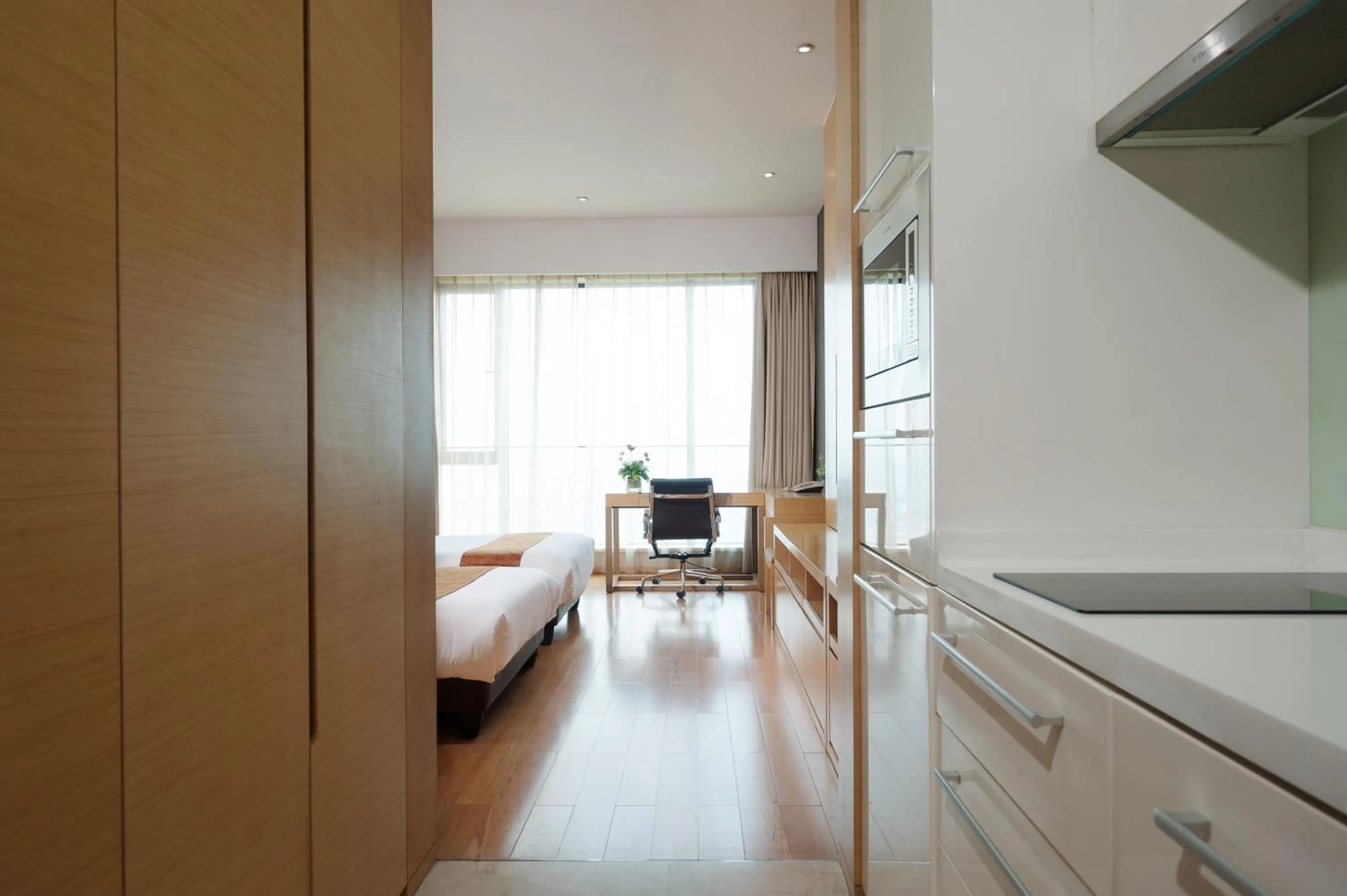 Kitchen or kitchenette, Bed in Yicheng Pazhou Poly World Trade Centre Apartment