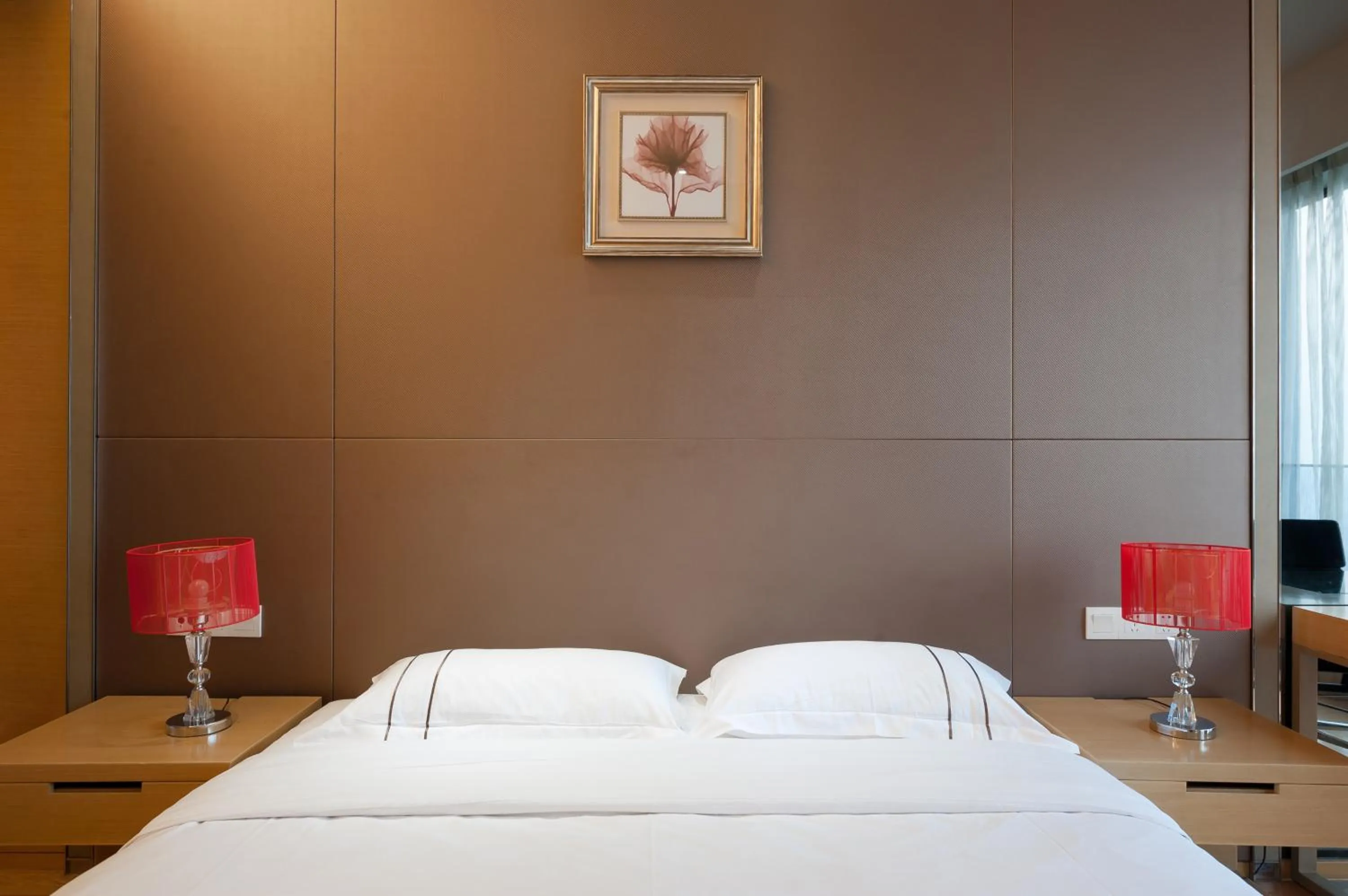 Bed in Yicheng Pazhou Poly World Trade Centre Apartment