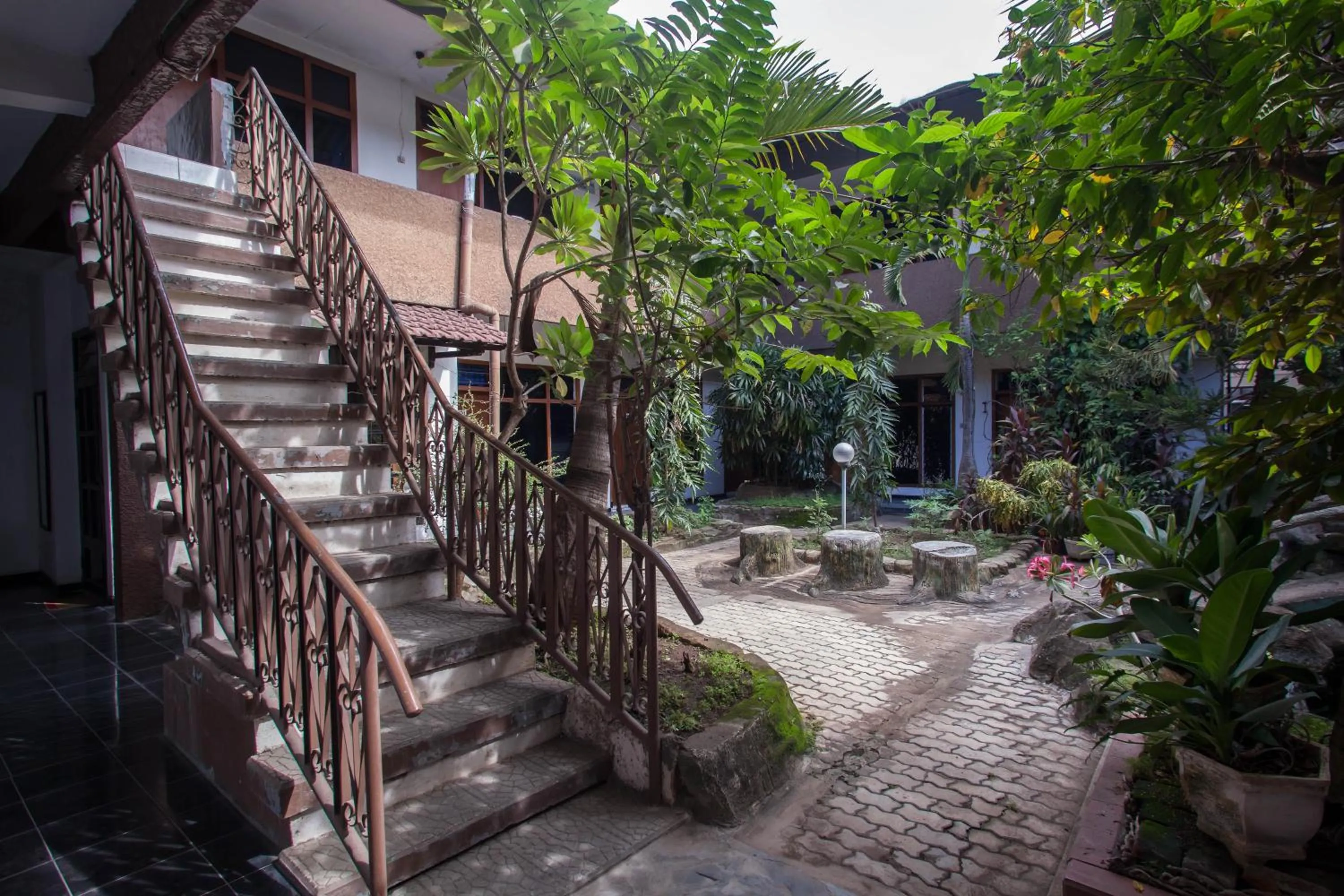 Garden in RedDoorz @ Panglima Sudirman Probolinggo