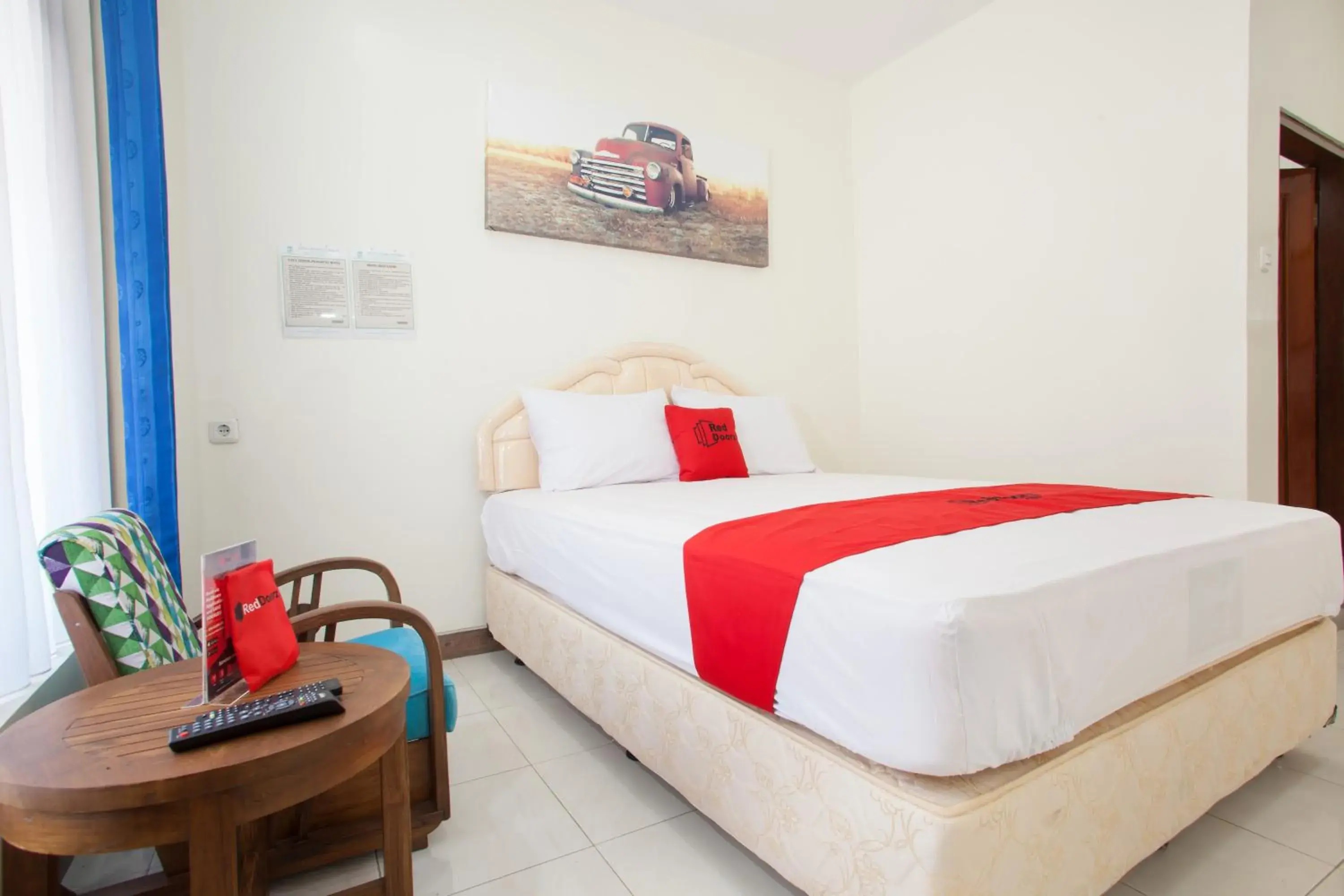 Bedroom, Bed in RedDoorz @ Panglima Sudirman Probolinggo Bedroom, Bed in RedDoorz @ Panglima Sudirman Probolinggo