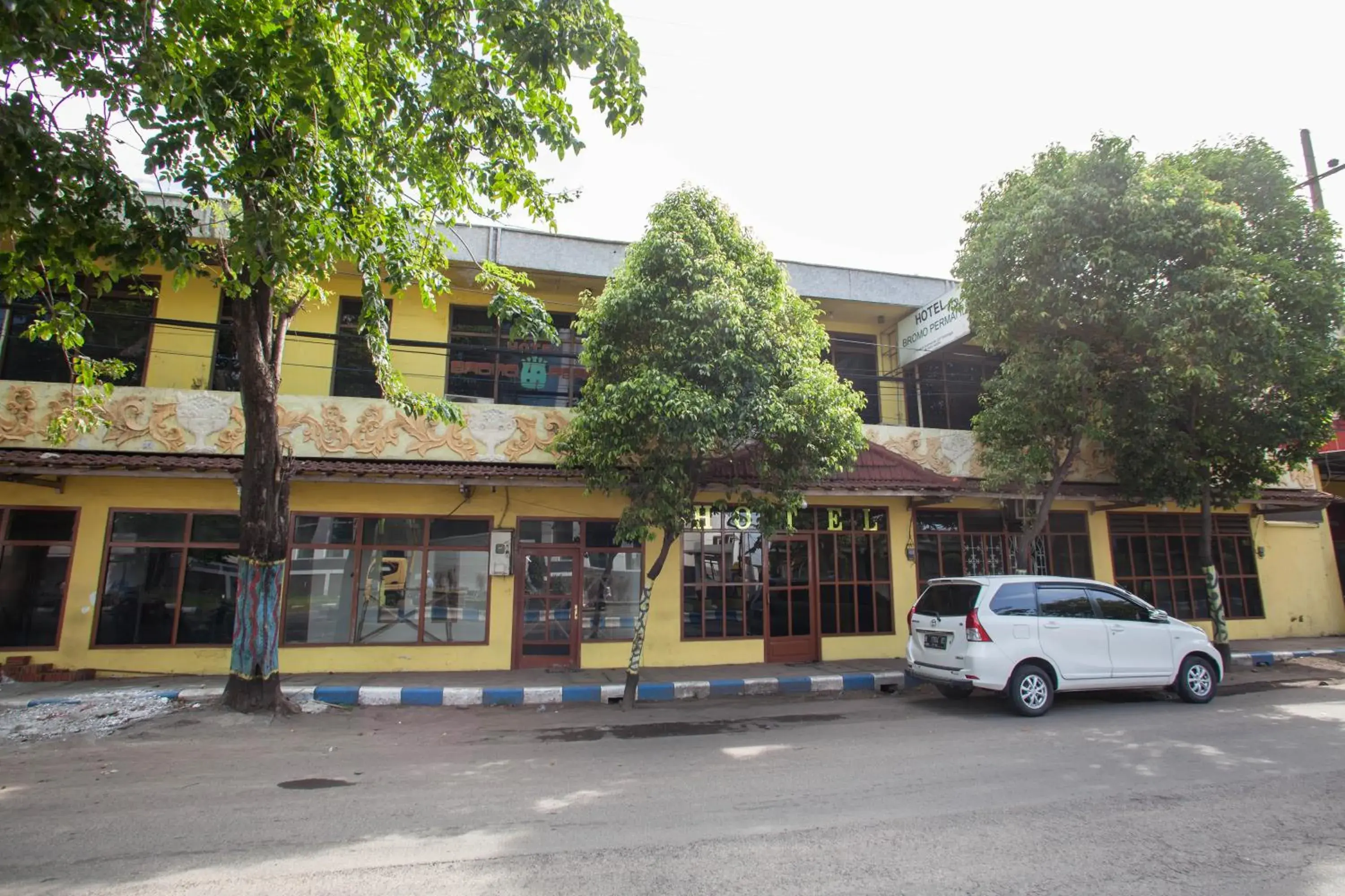 Property building in RedDoorz @ Panglima Sudirman Probolinggo Property building in RedDoorz @ Panglima Sudirman Probolinggo