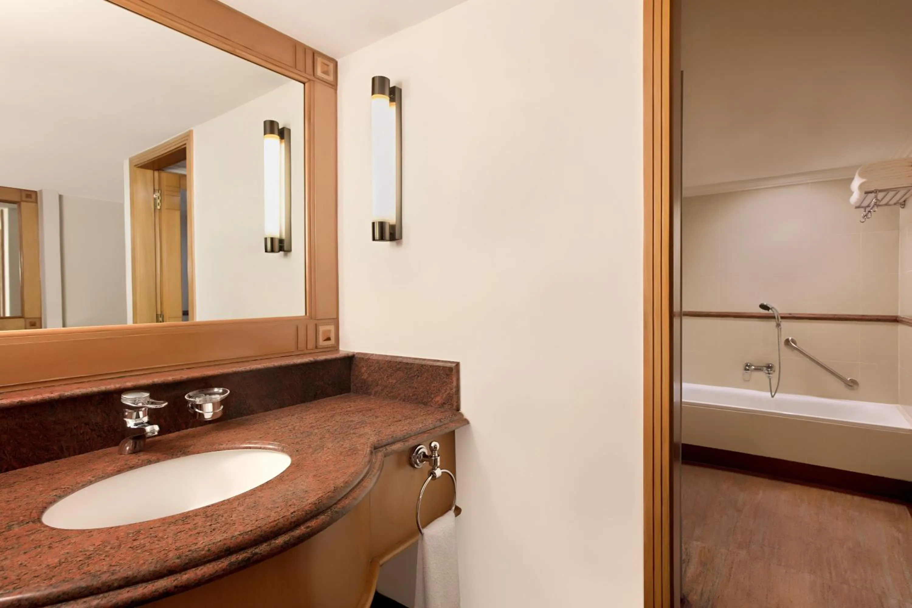 Bathroom in Le Meridien Kochi