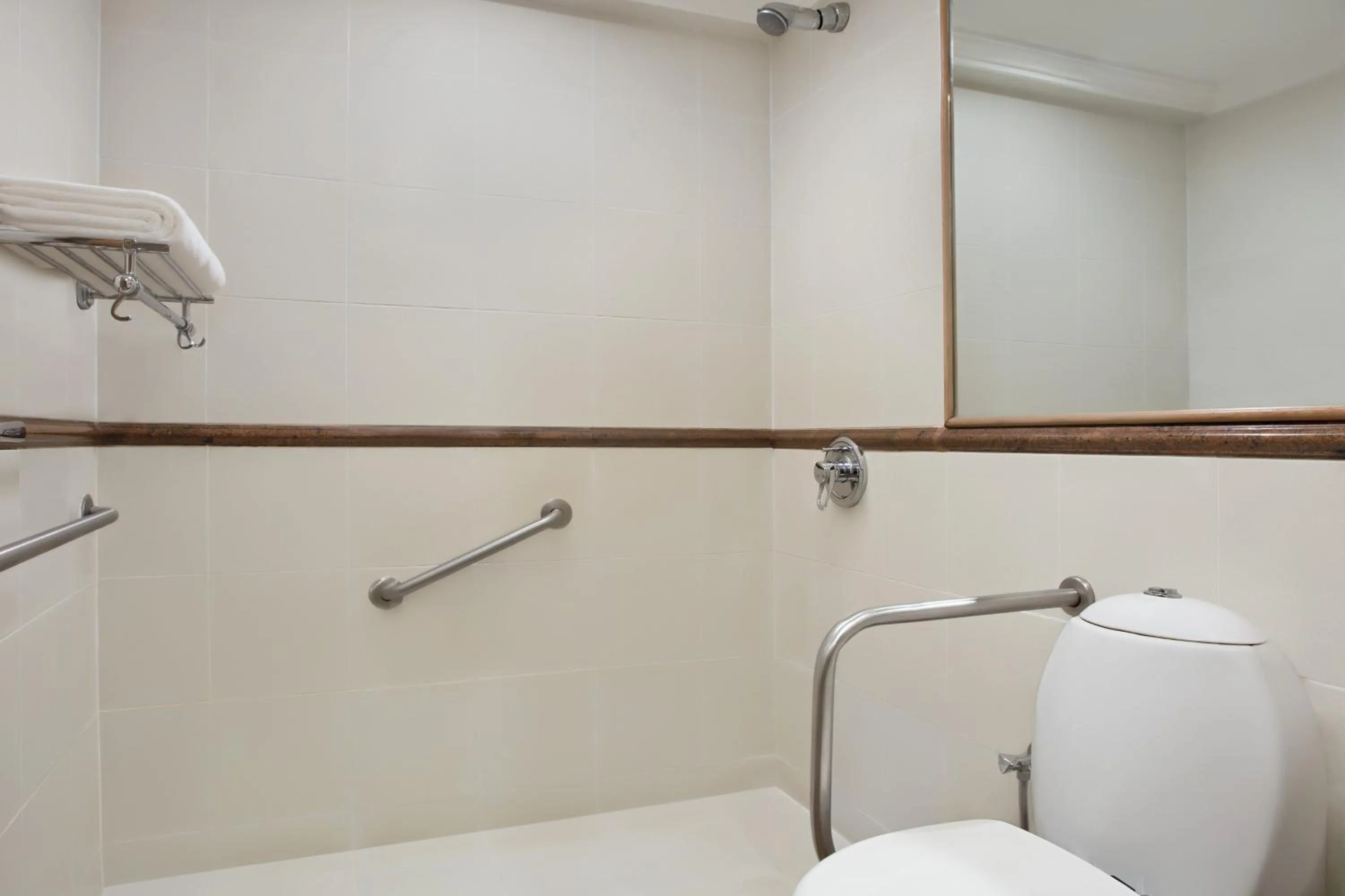 Bathroom in Le Meridien Kochi