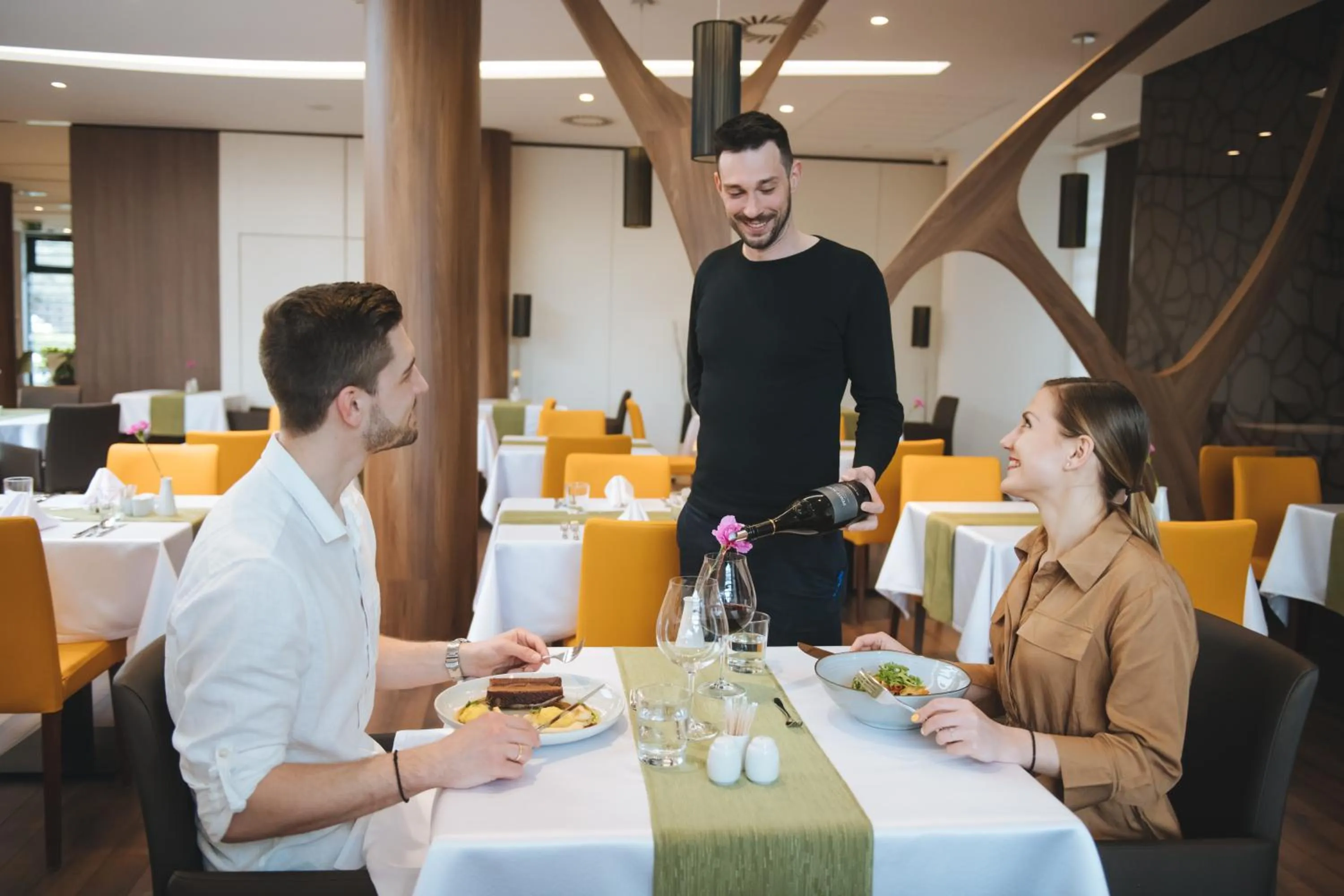 Restaurant/places to eat in Imola Hotel Platán